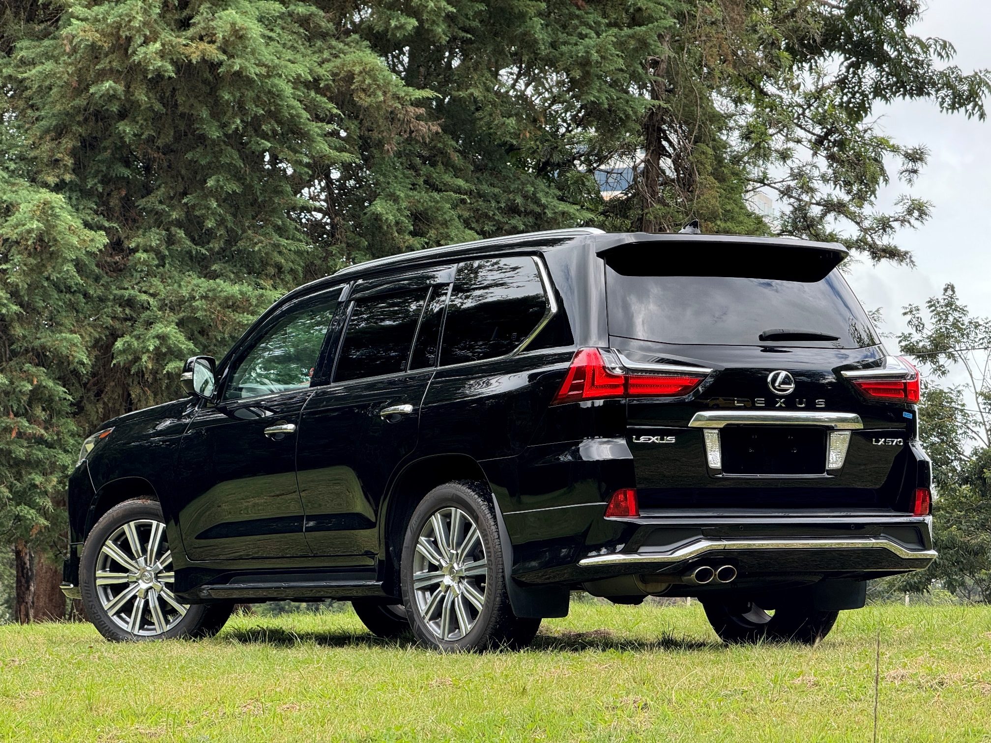 LEXUS LX570