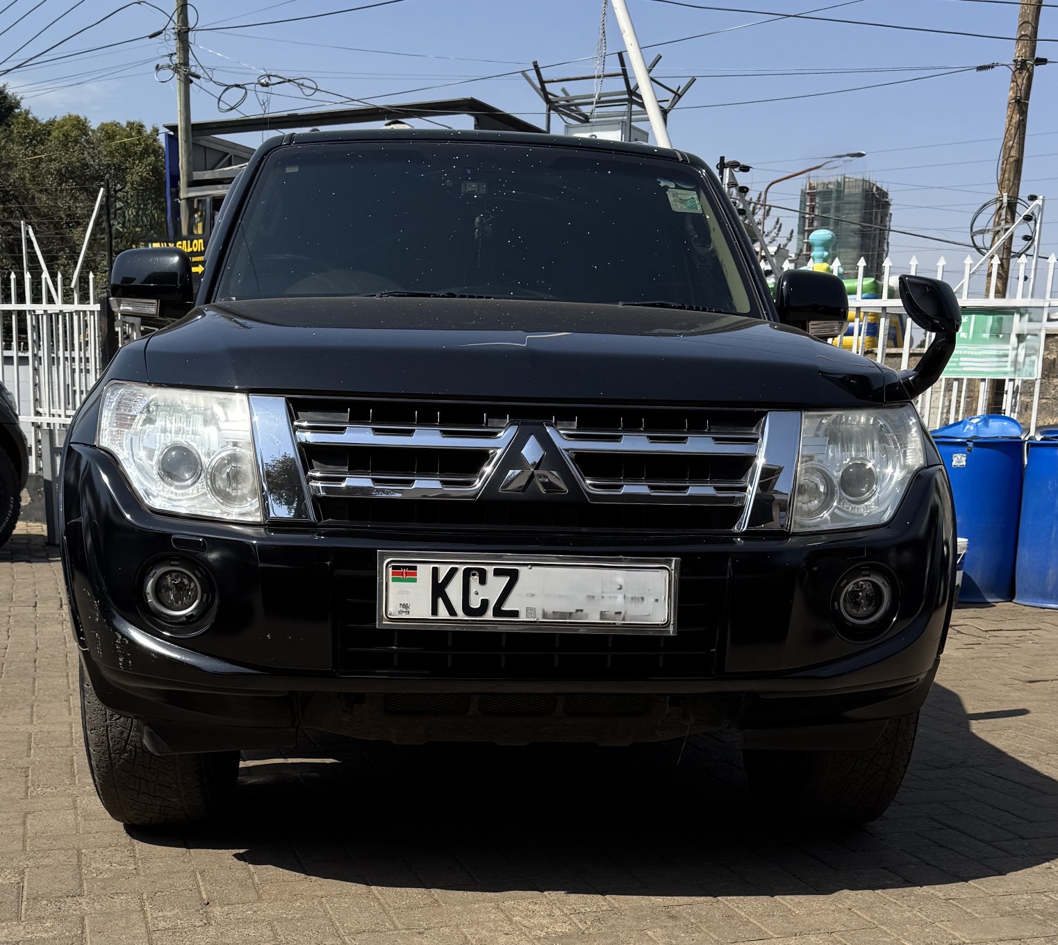 MITSUBISHI PAJERO