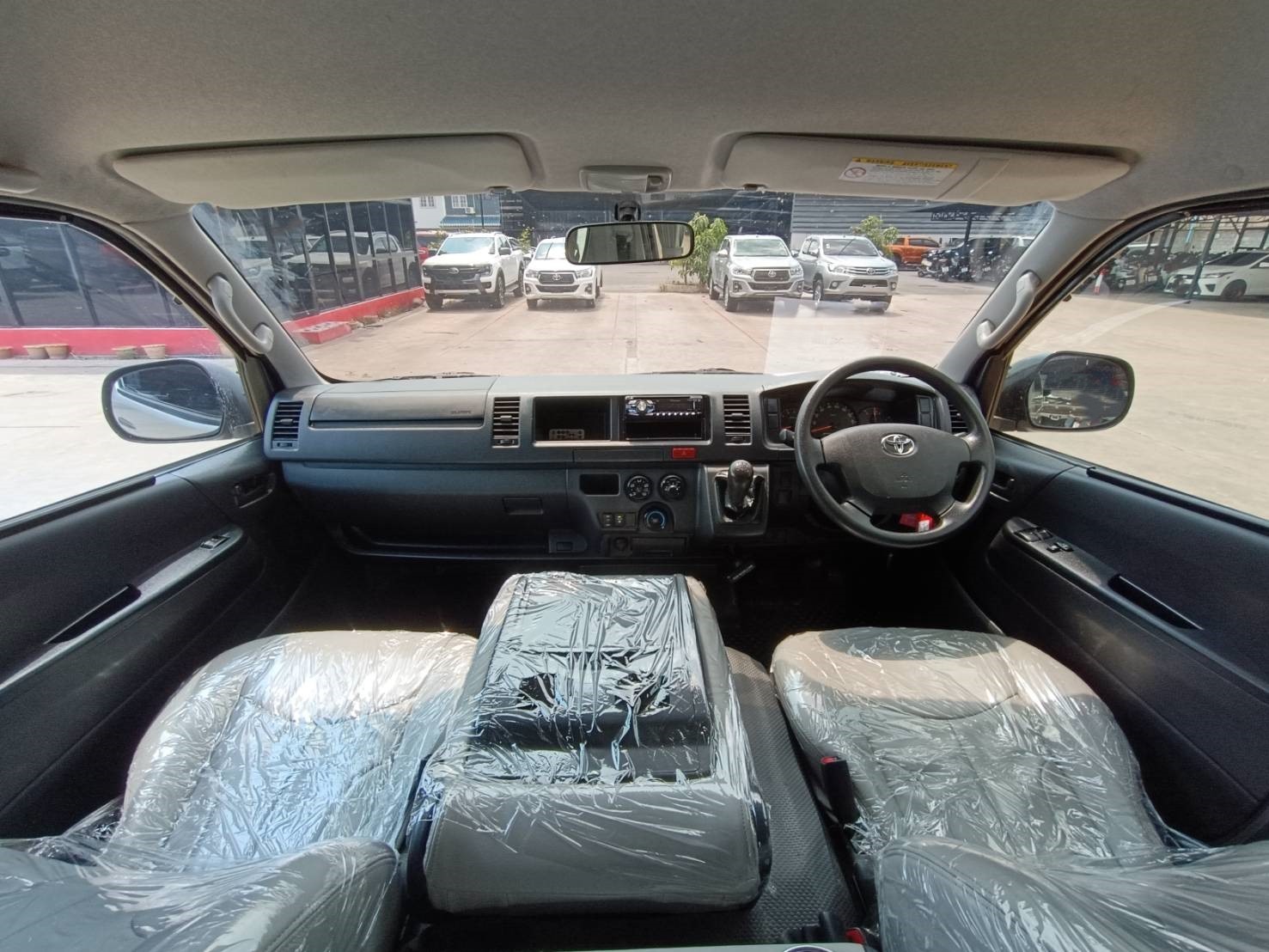 TOYOTA HIACE 9L HIGH ROOF