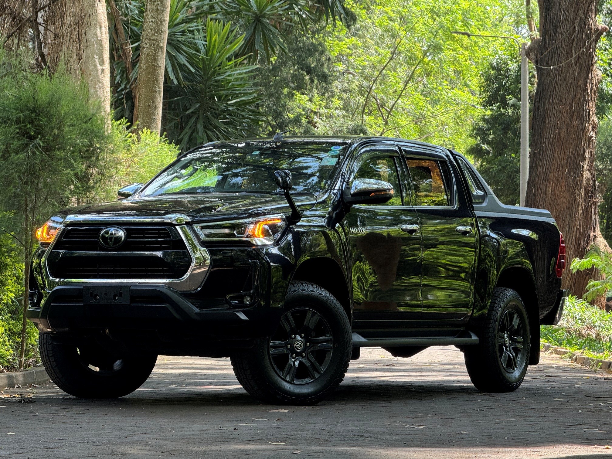TOYOTA HILUX