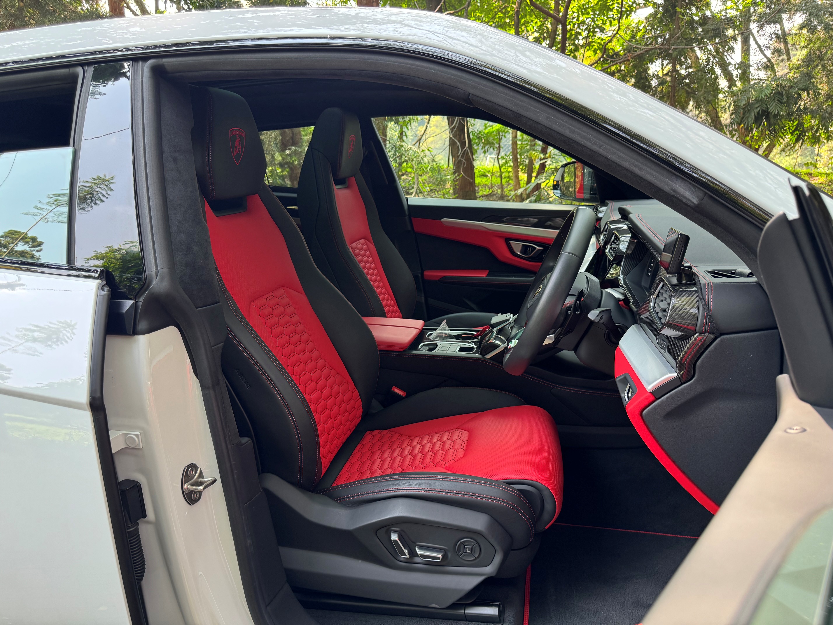 2020 LAMBOGHINI URUS