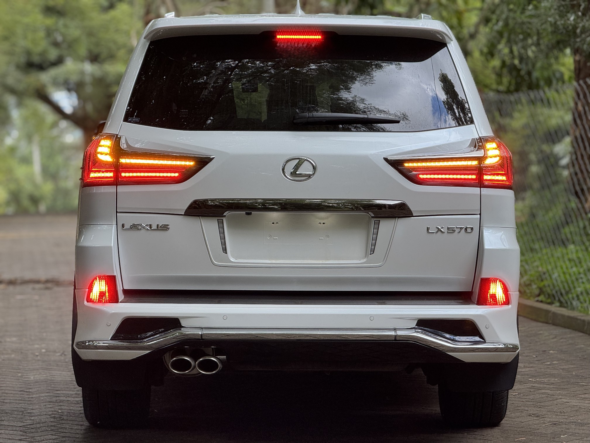LEXUS LX570