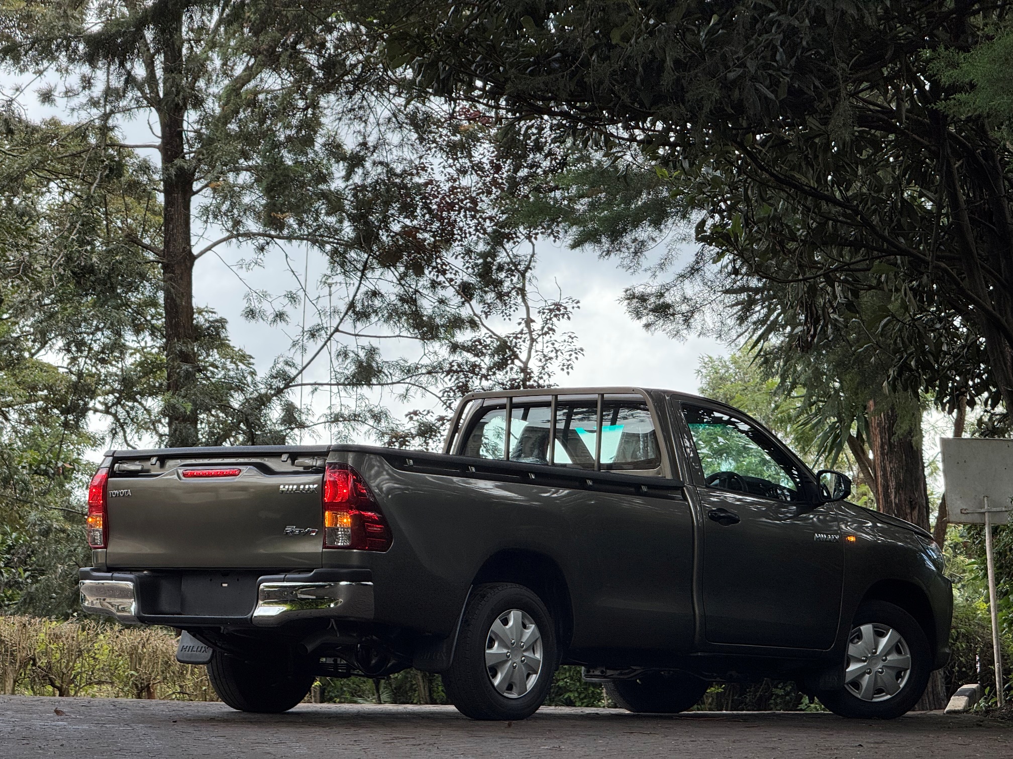 TOYOTA HILUX SINGLE CAB