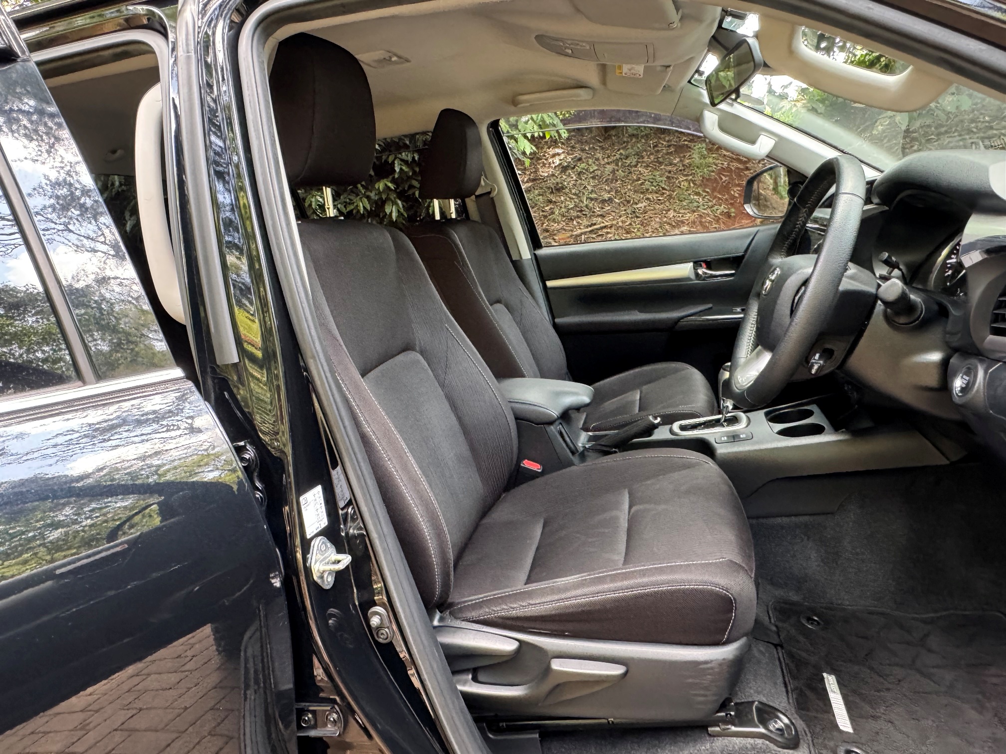 TOYOTA HILUX