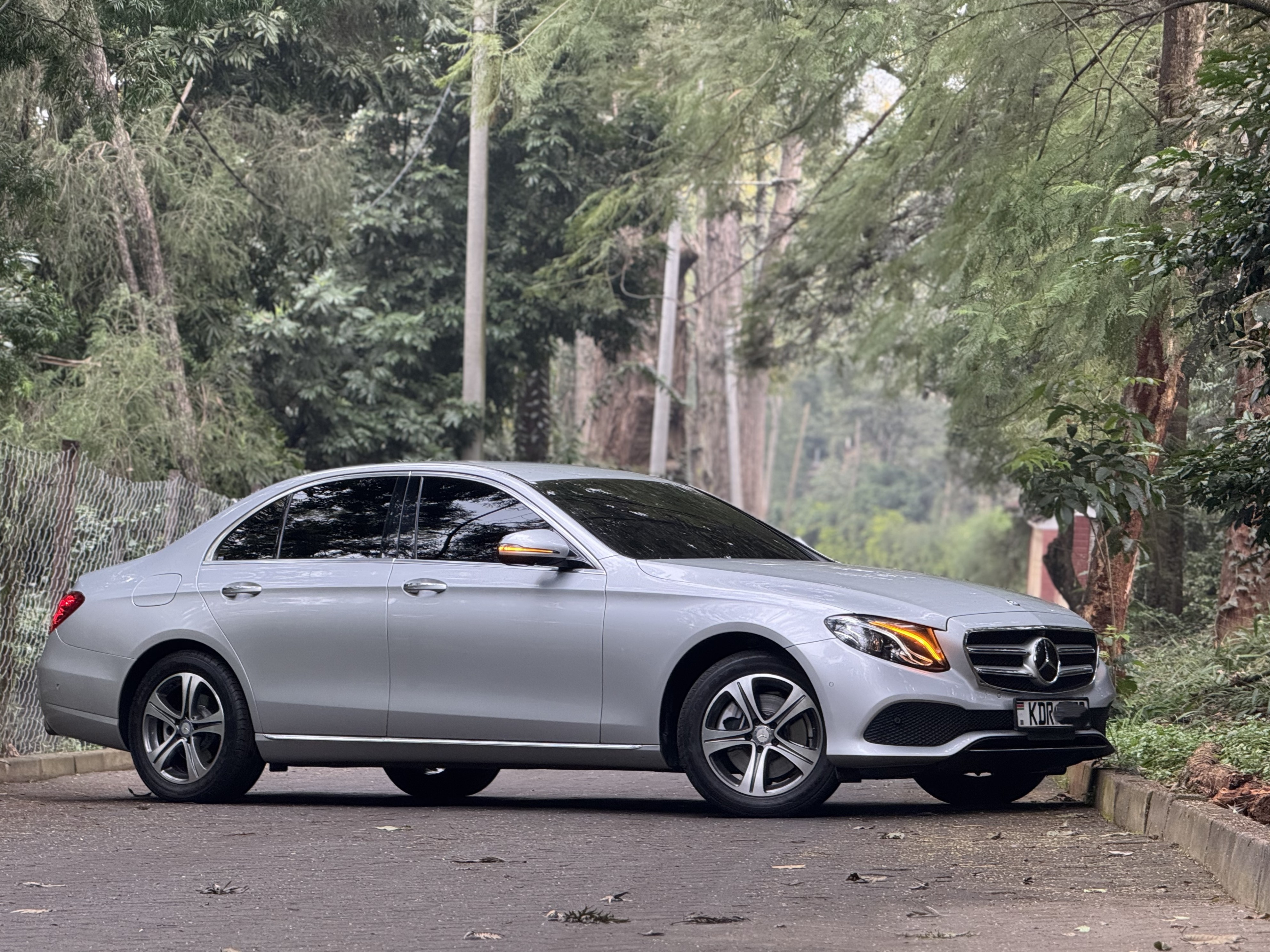 2017 MERCEDES BENZ E200