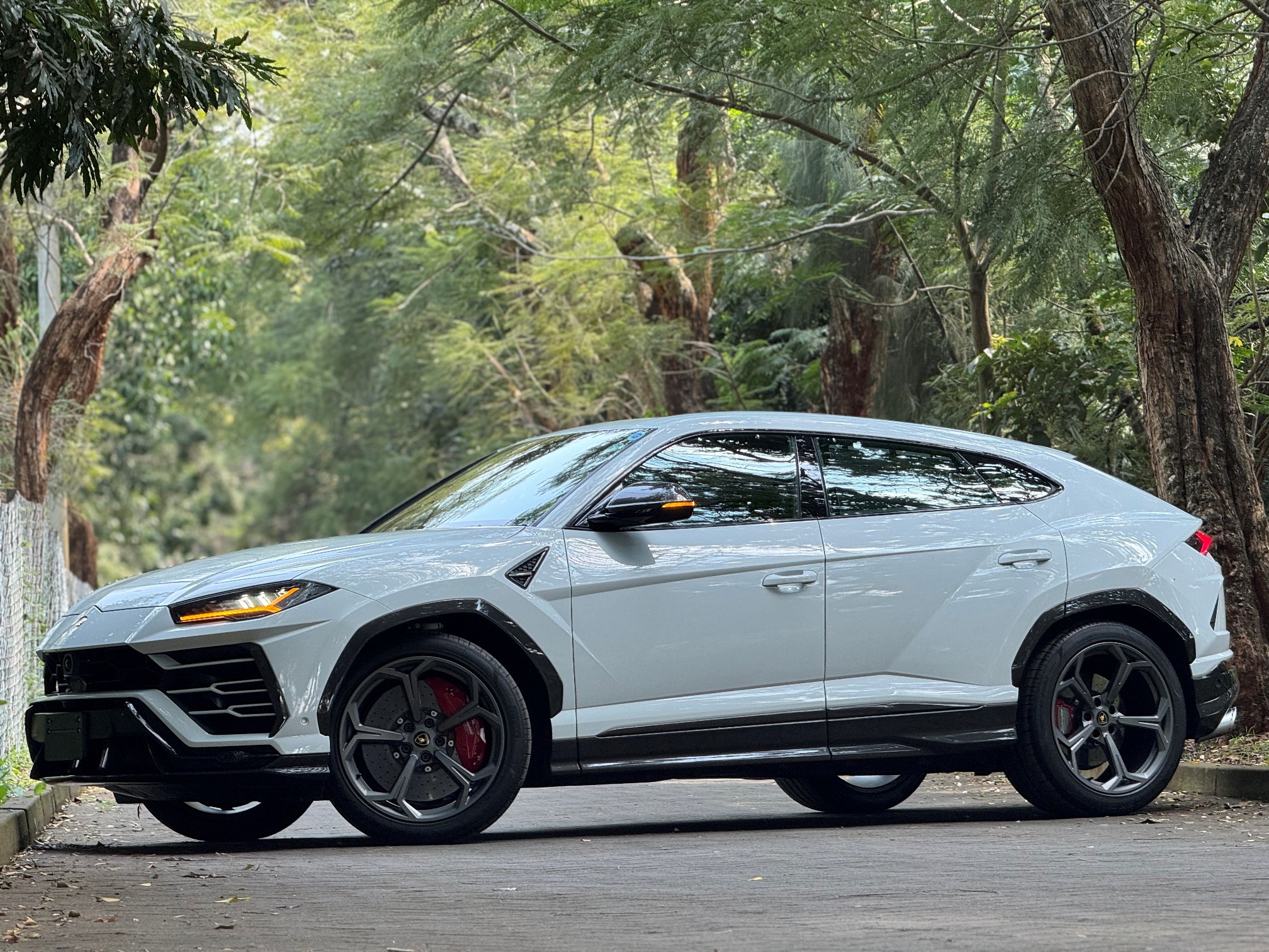 2020 LAMBOGHINI URUS