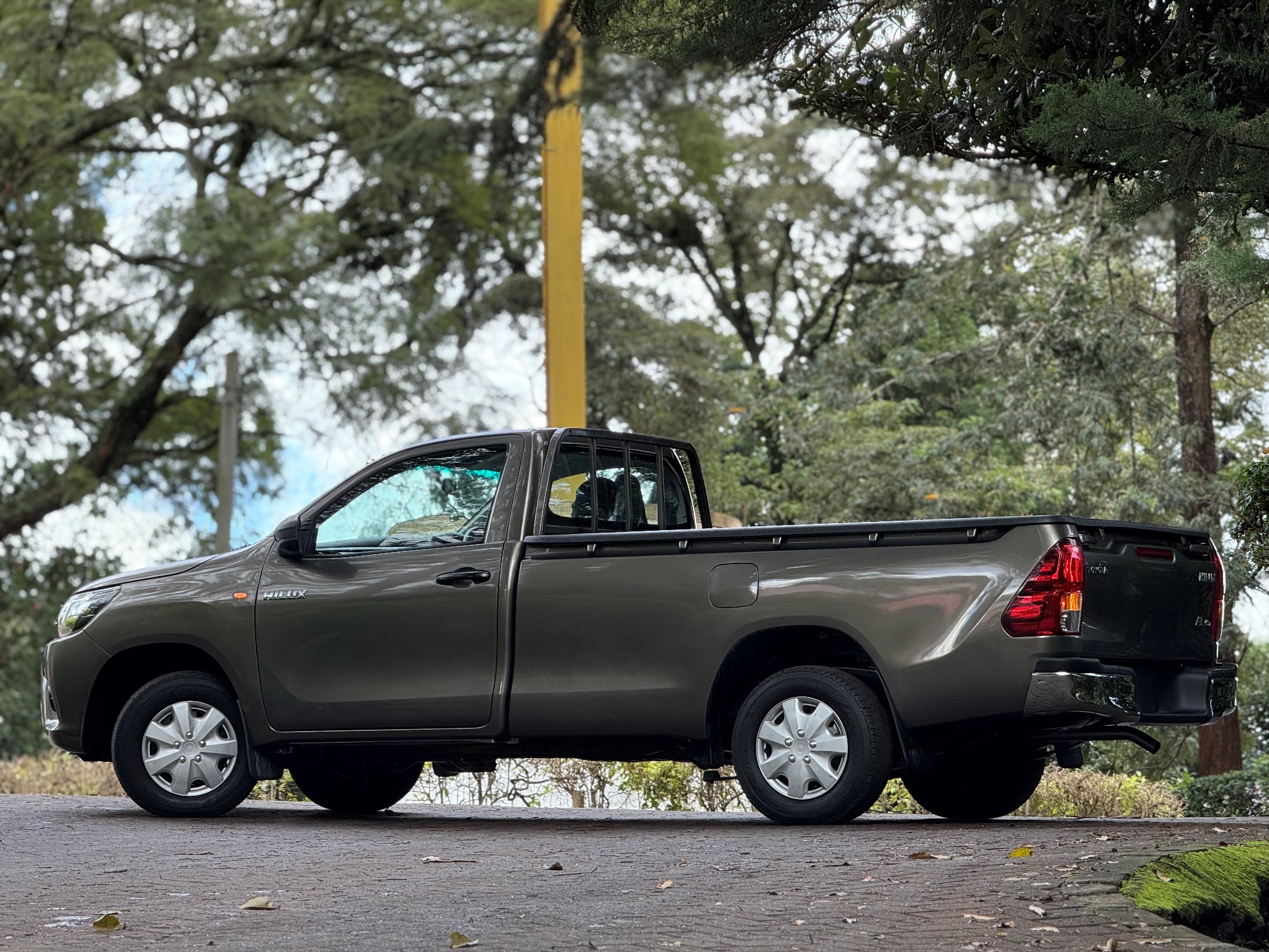 TOYOTA HILUX SINGLE CAB