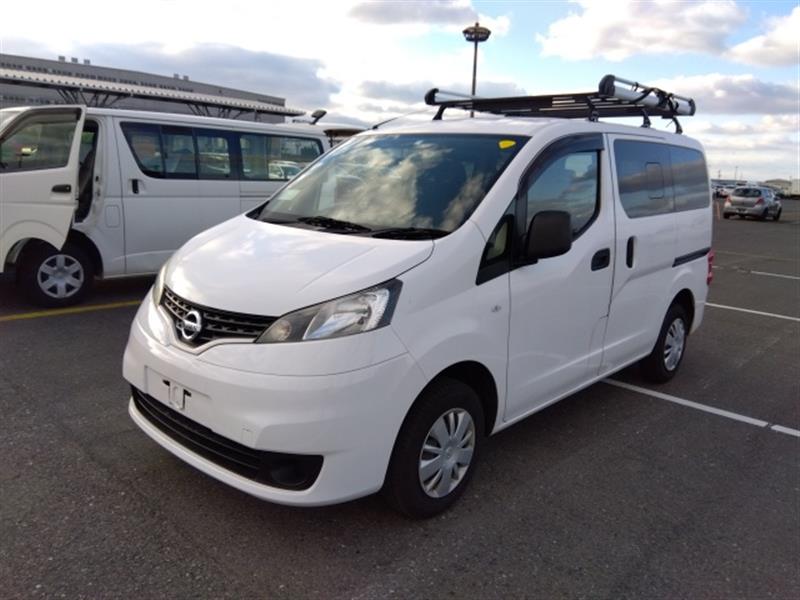 NISSAN NV200