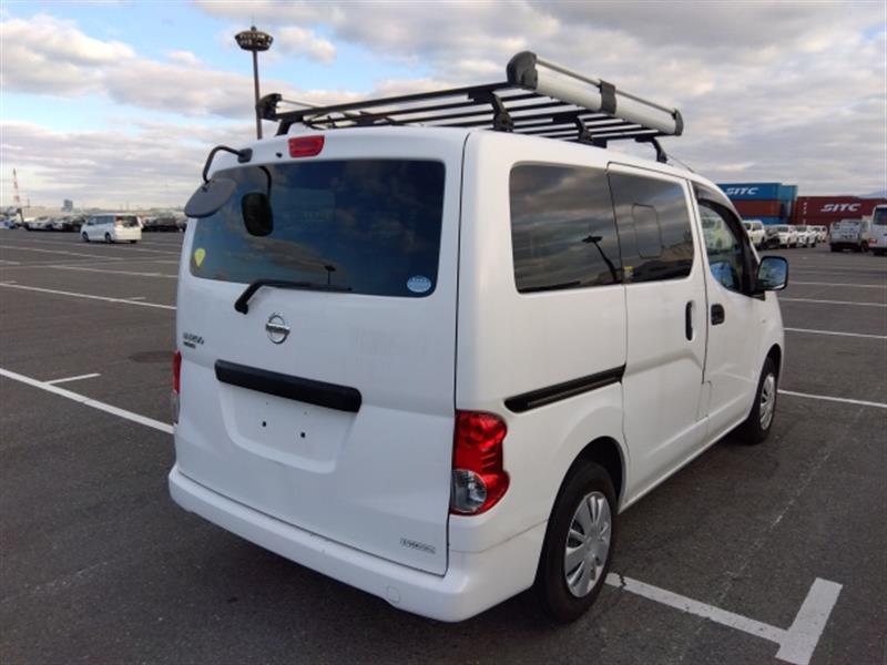 NISSAN NV200