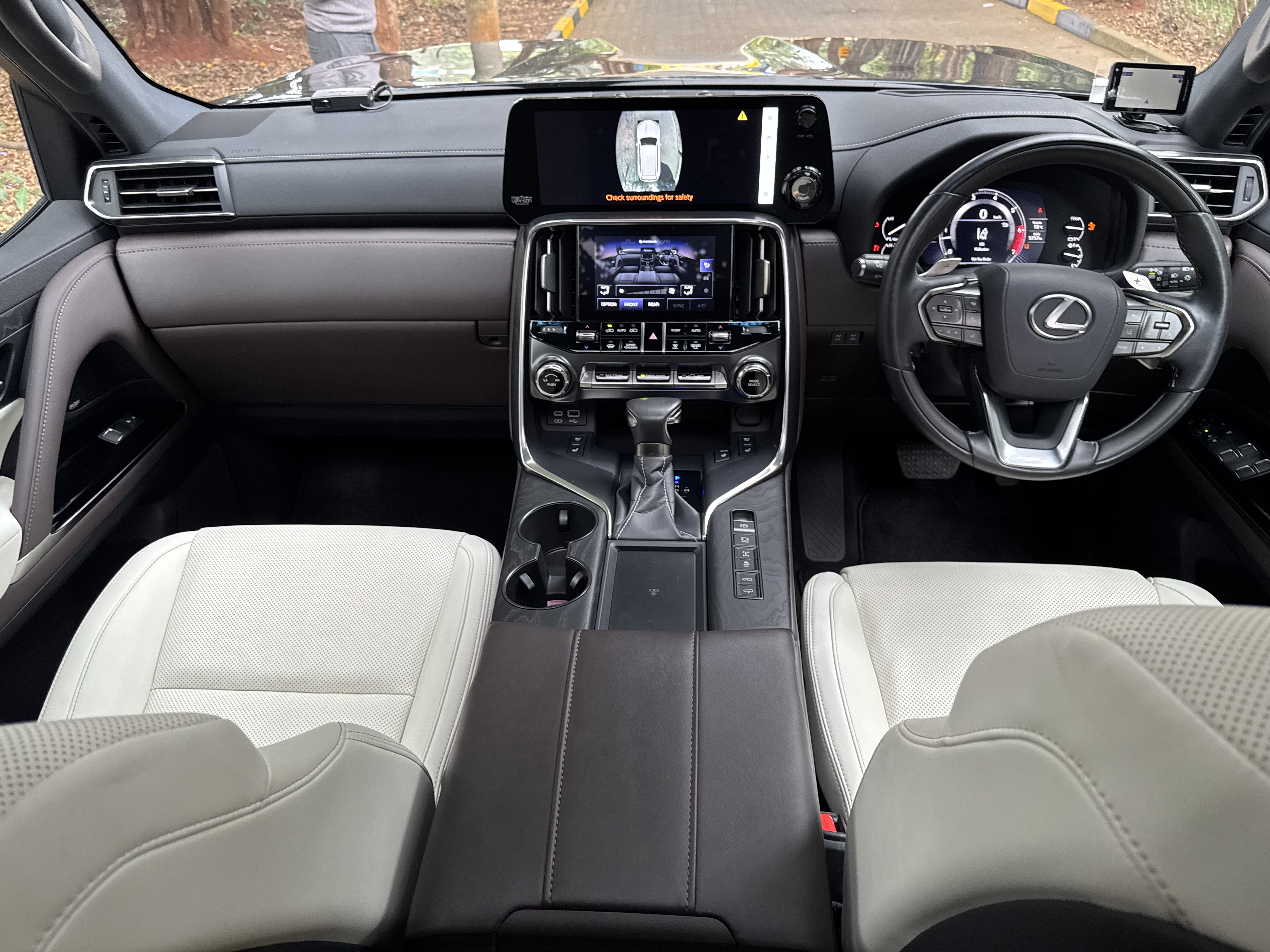 2023 LEXUS LX600