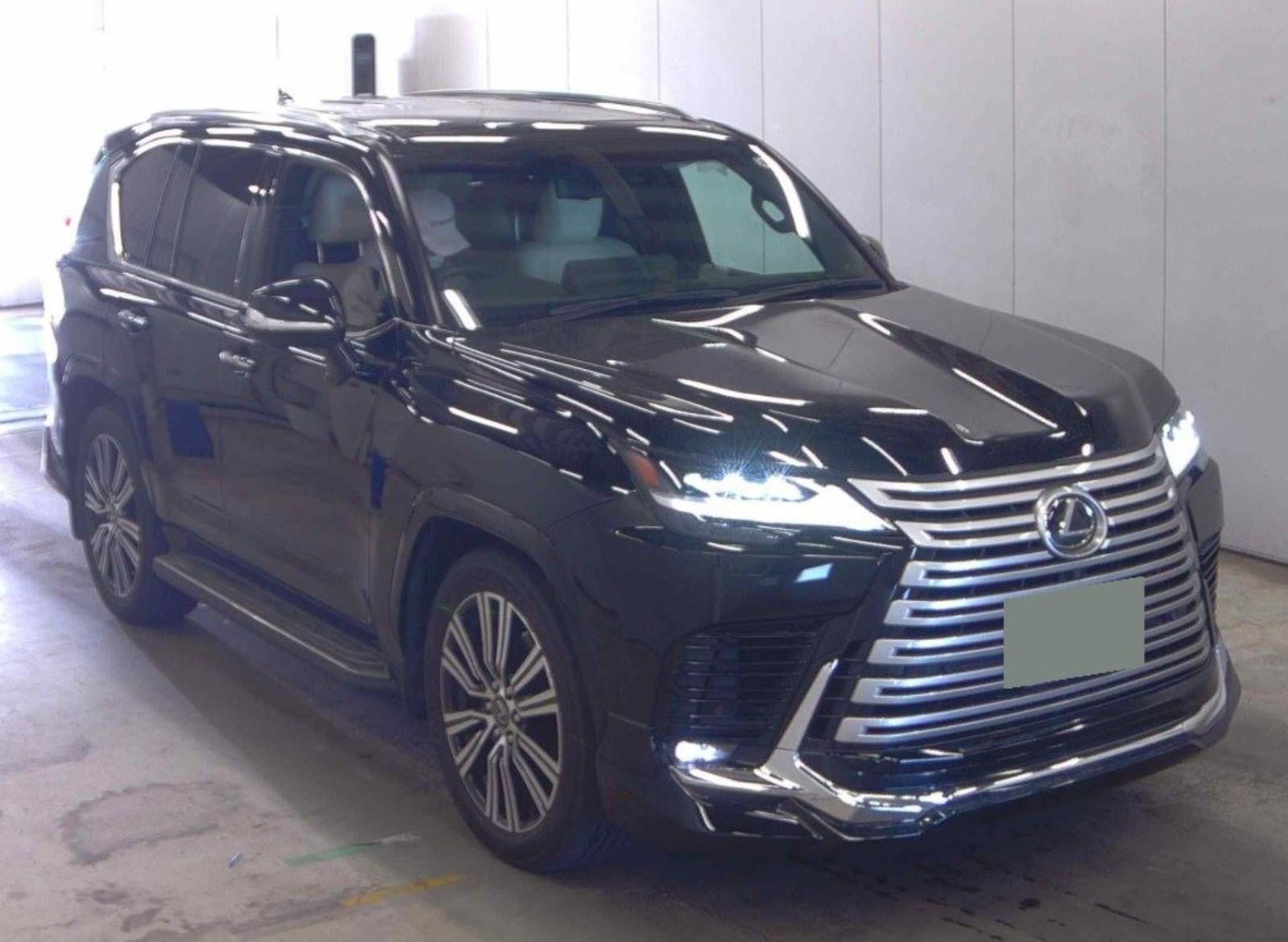 LEXUS LX600