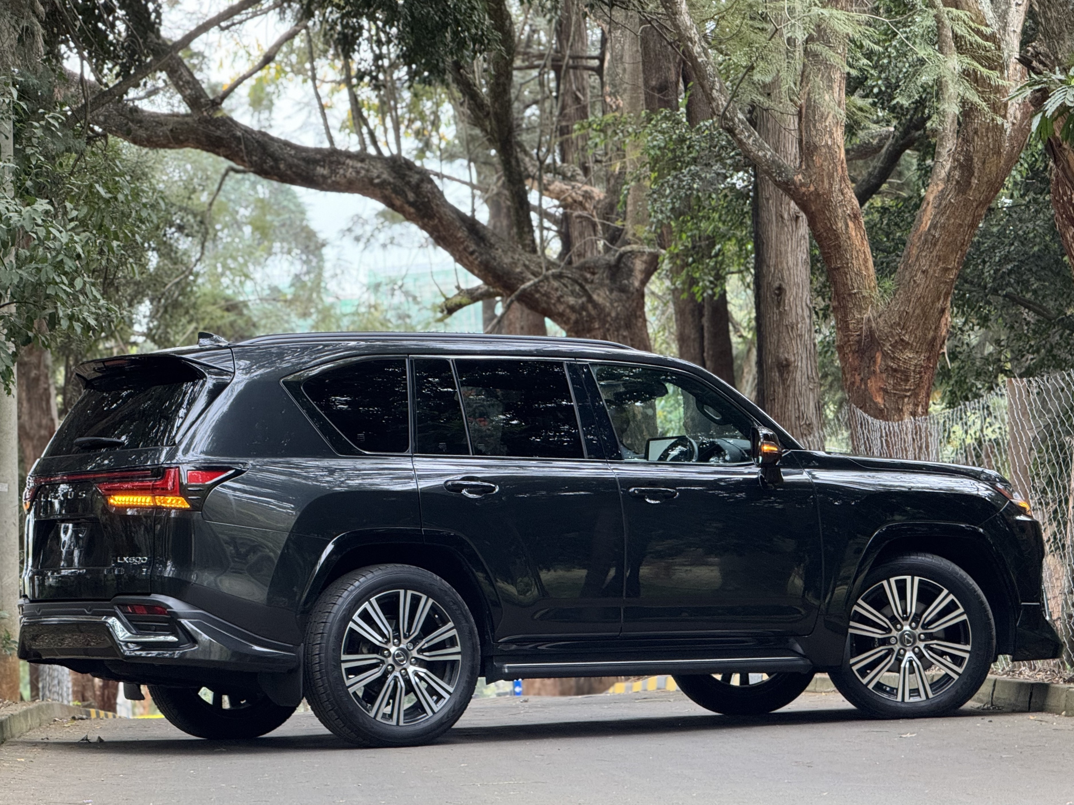 2023 LEXUS LX600
