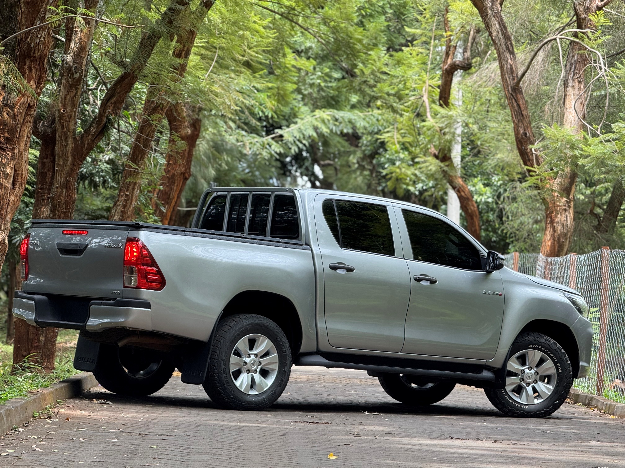 TOYOTA HILUX MANUAL