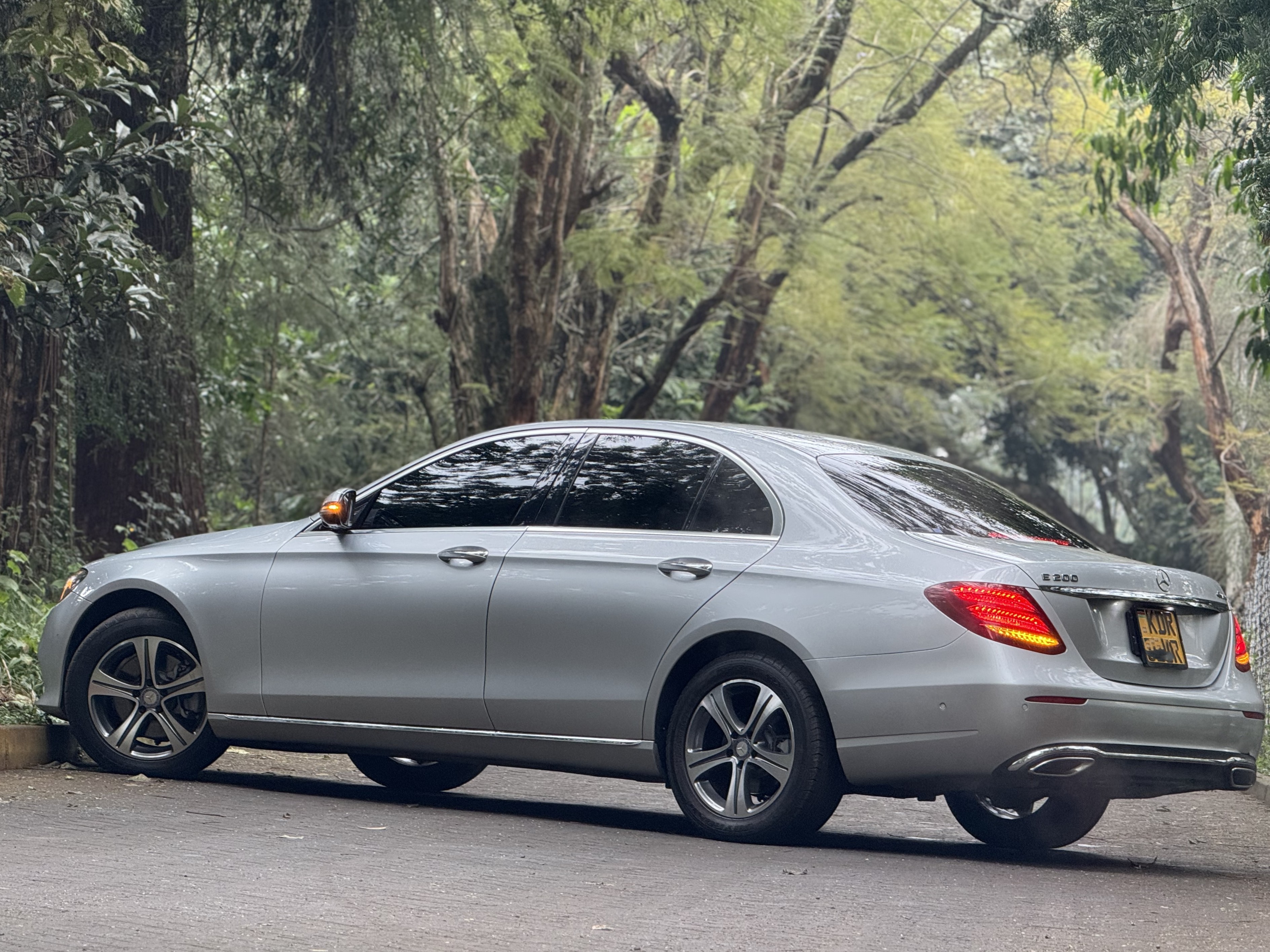 2017 MERCEDES BENZ E200