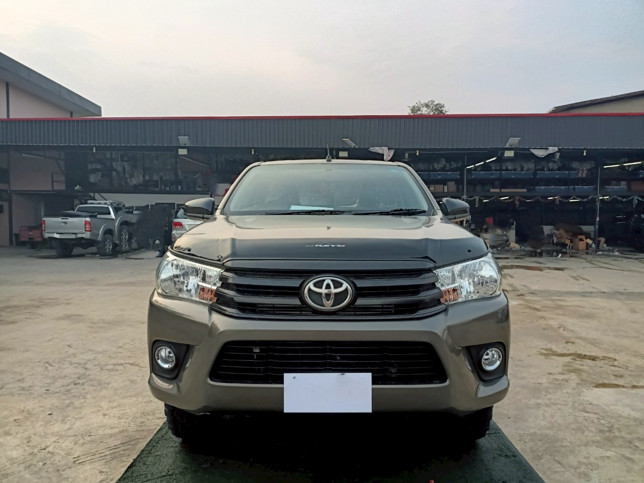 TOYOTA HILUX HIGHRIDER