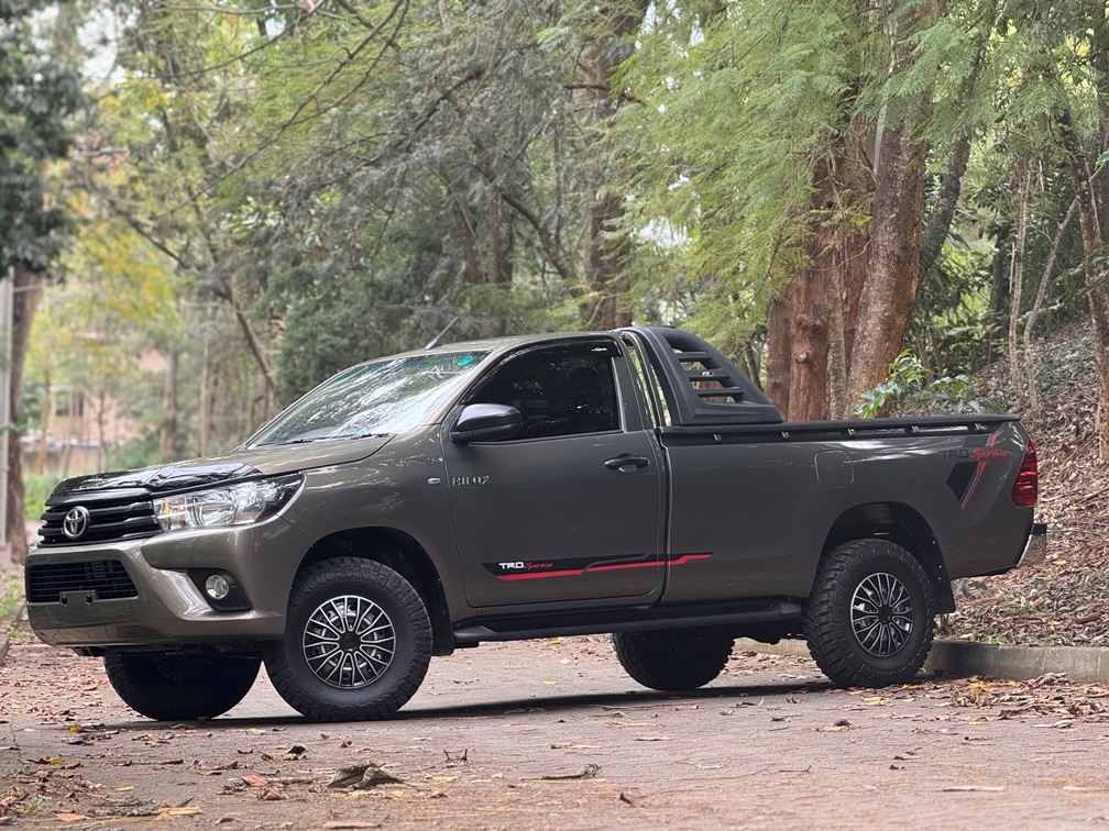 TOYOTA HILUX HIGH RIDER