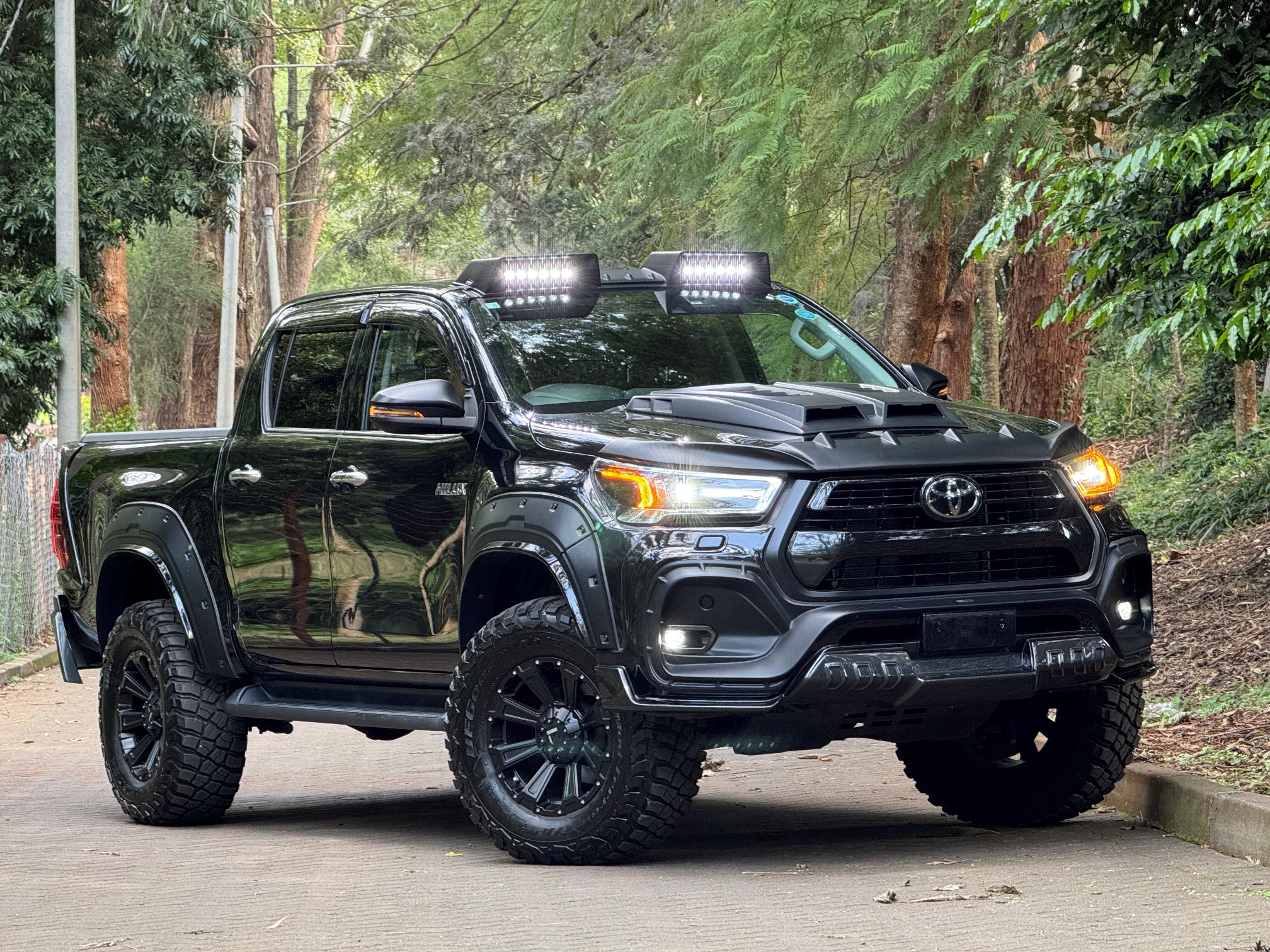 TOYOTA HILUX