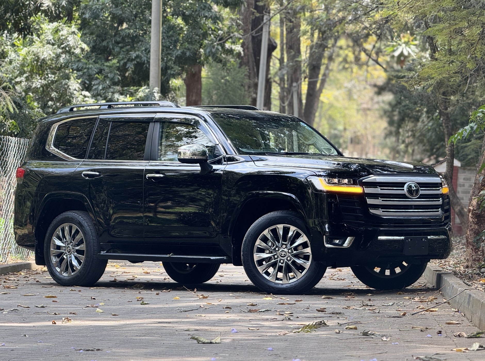 TOYOTA LANDCRUISER LC300