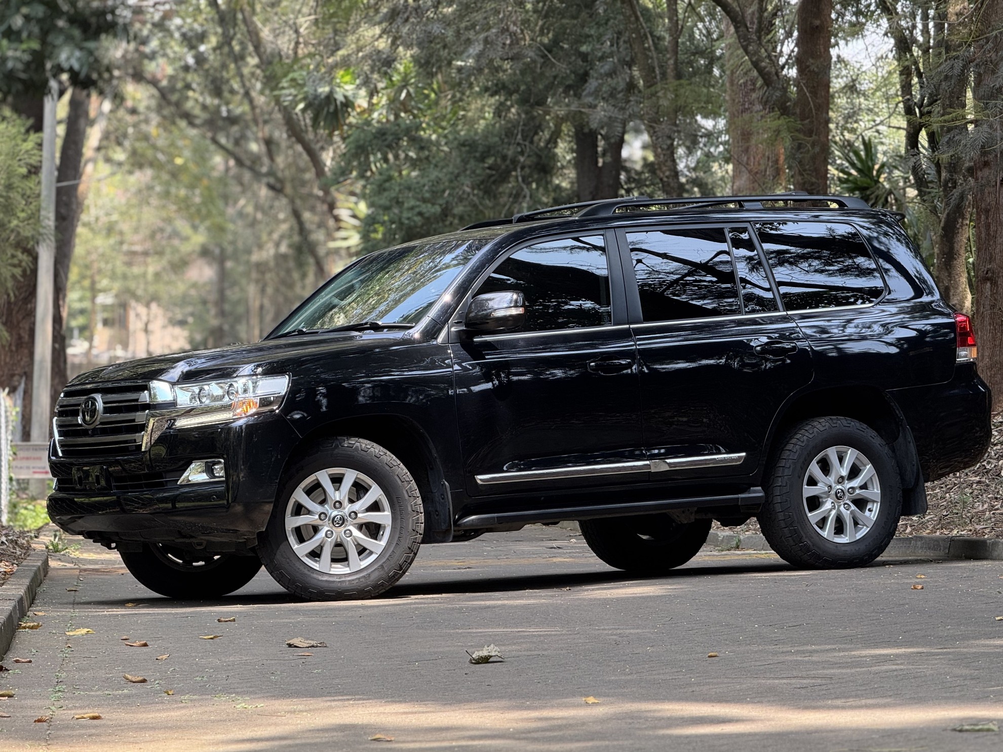 TOYOTA LANDCRIUSER V8 SAHARA