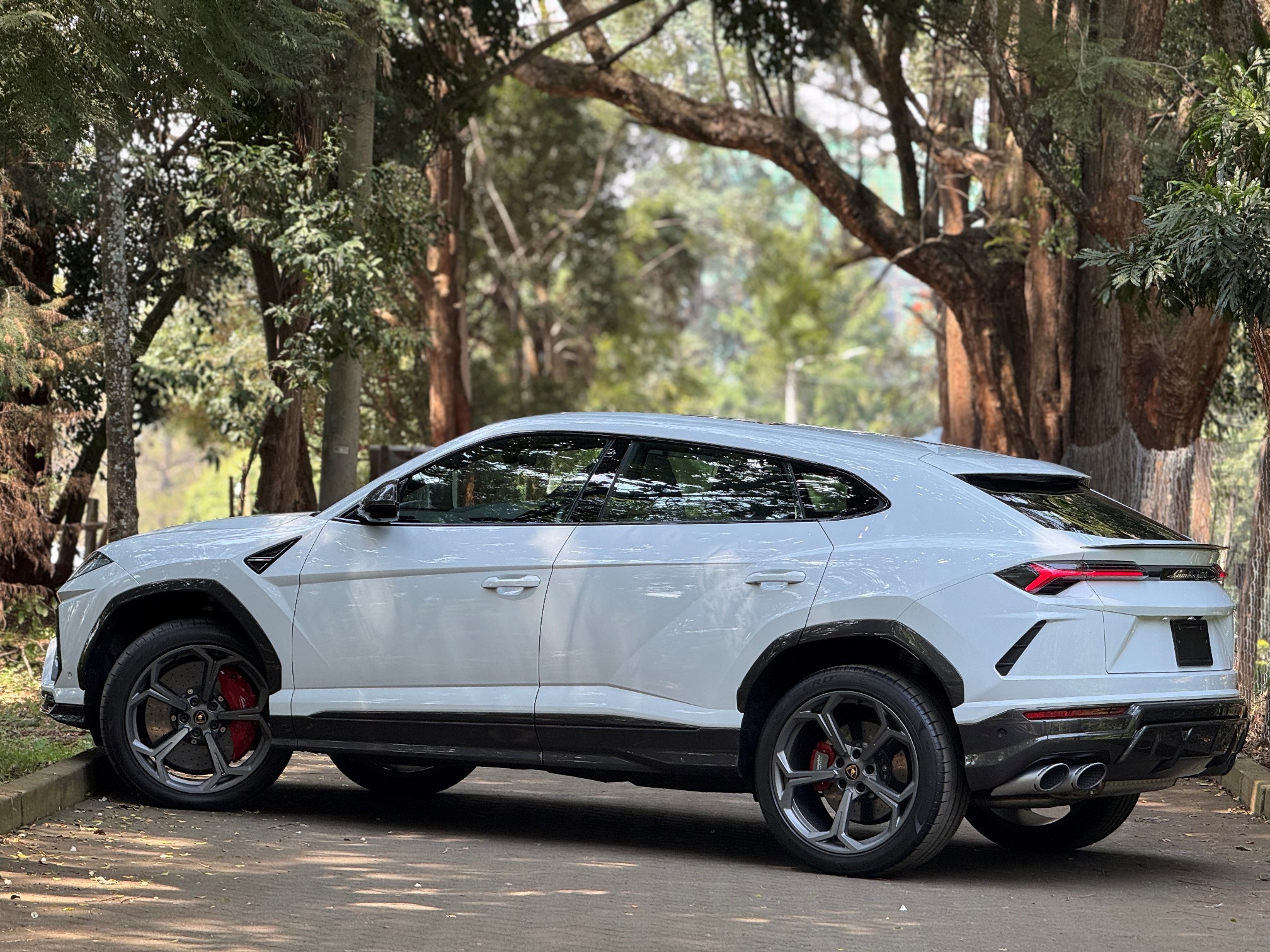 2020 LAMBOGHINI URUS