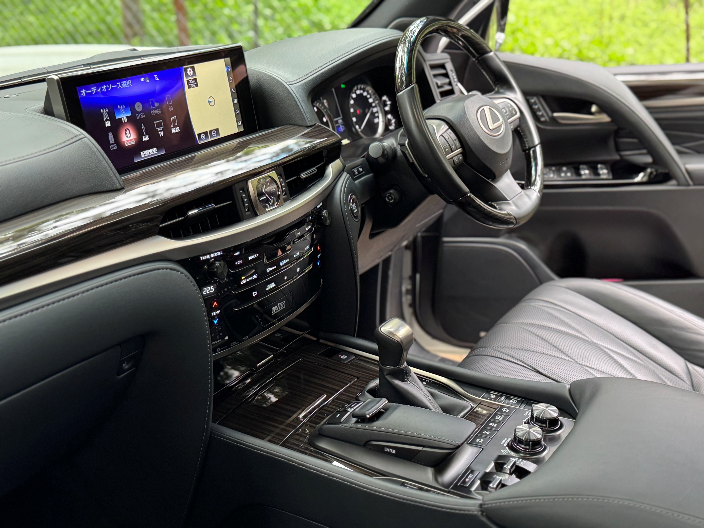 LEXUS LX570