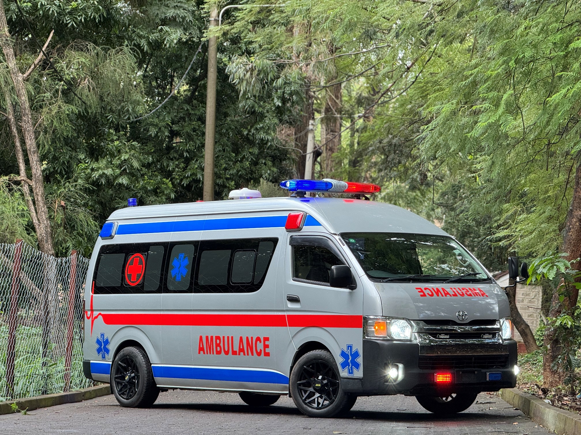 TOYOTA HIACE GL-AMBULANCE VAN