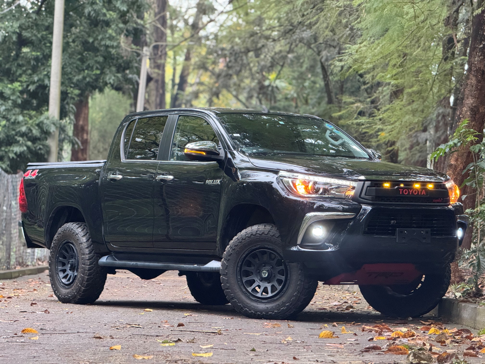 TOYOTA HILUX
