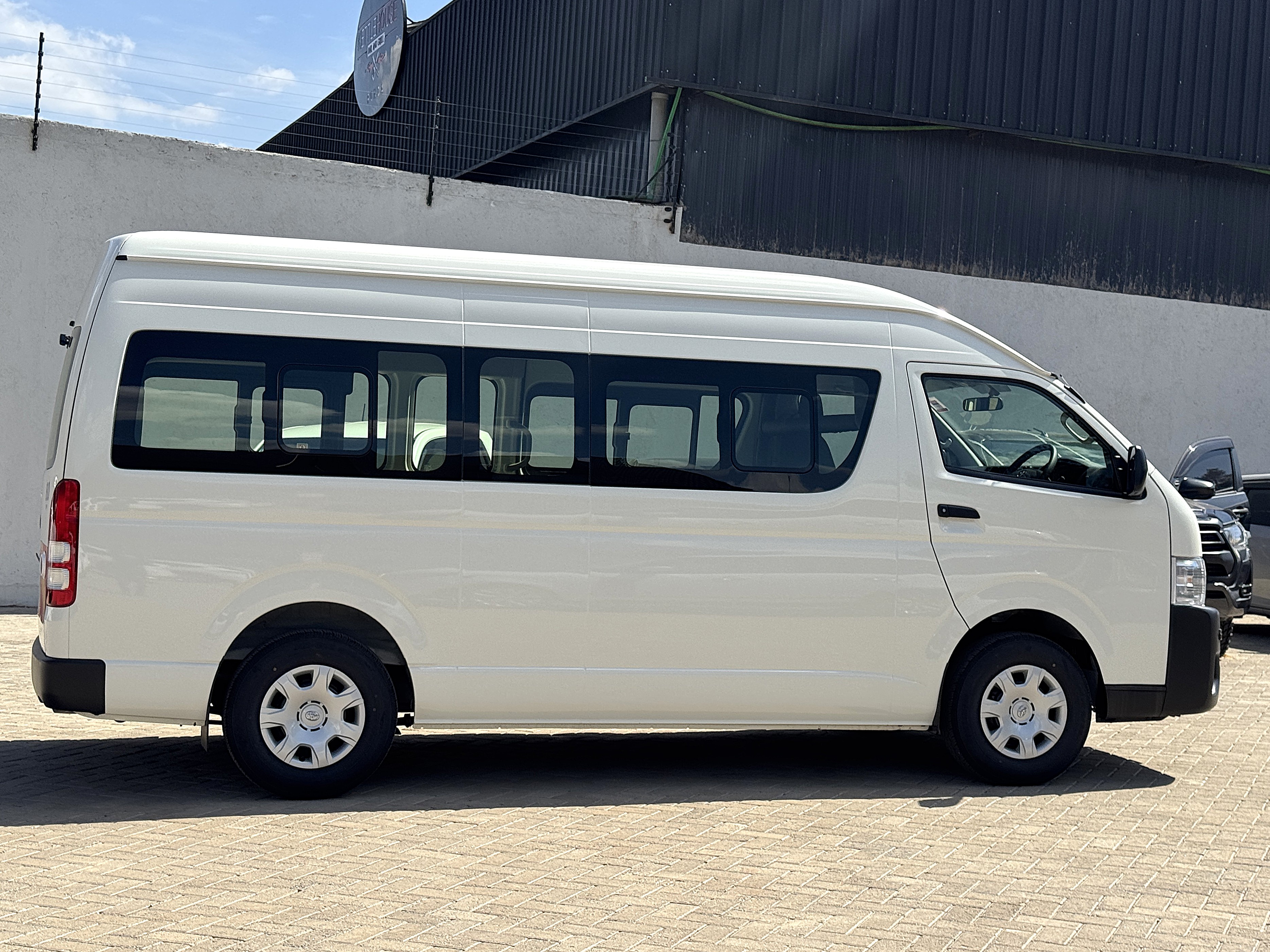 2026 TOYOTA HIACE 9L