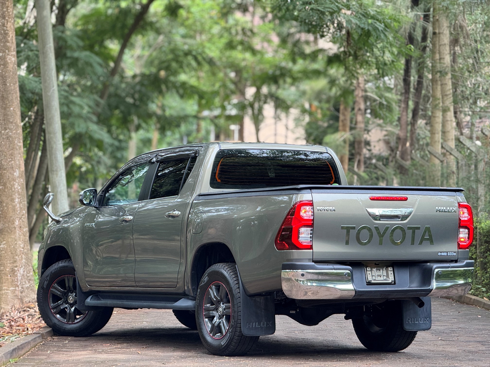 TOYOTA HILUX