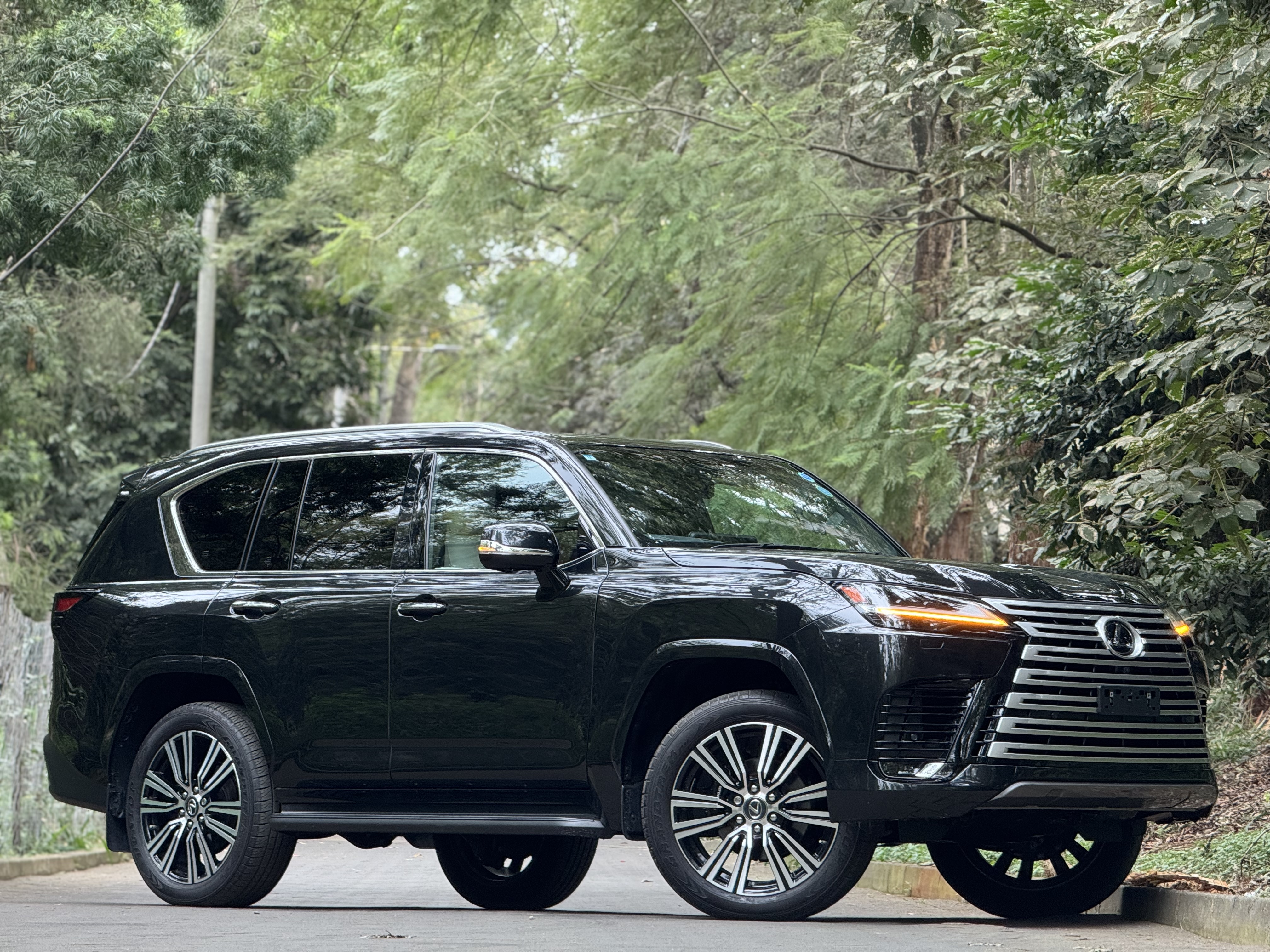 2023 LEXUS LX600