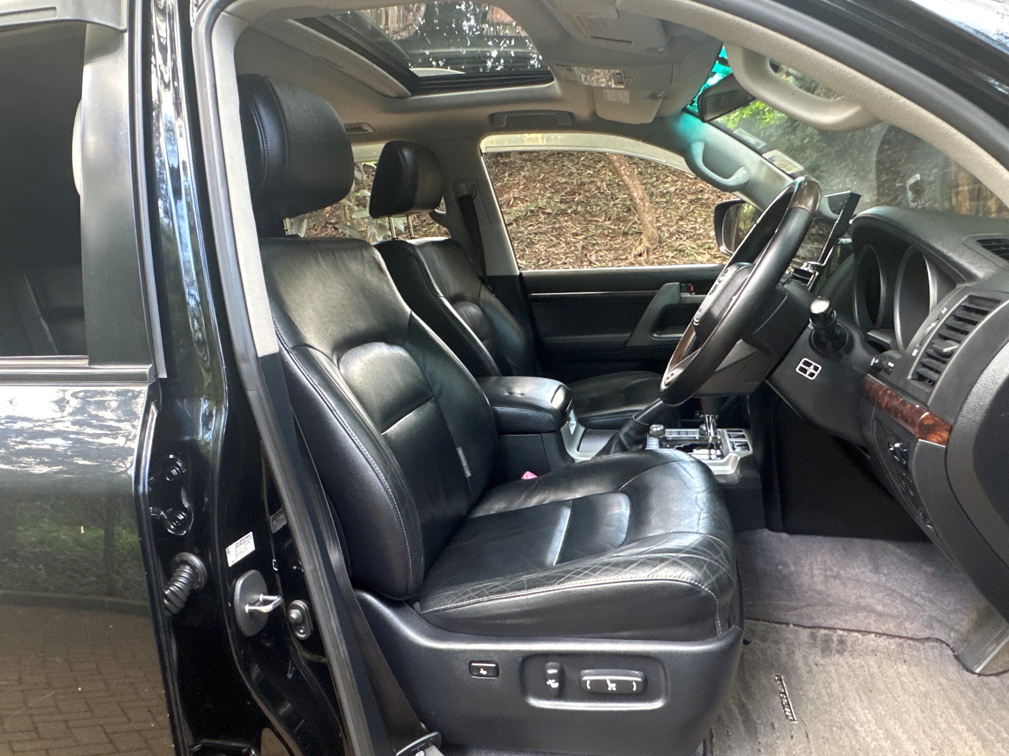 TOYOTA LANDCRUISER V8 ZX