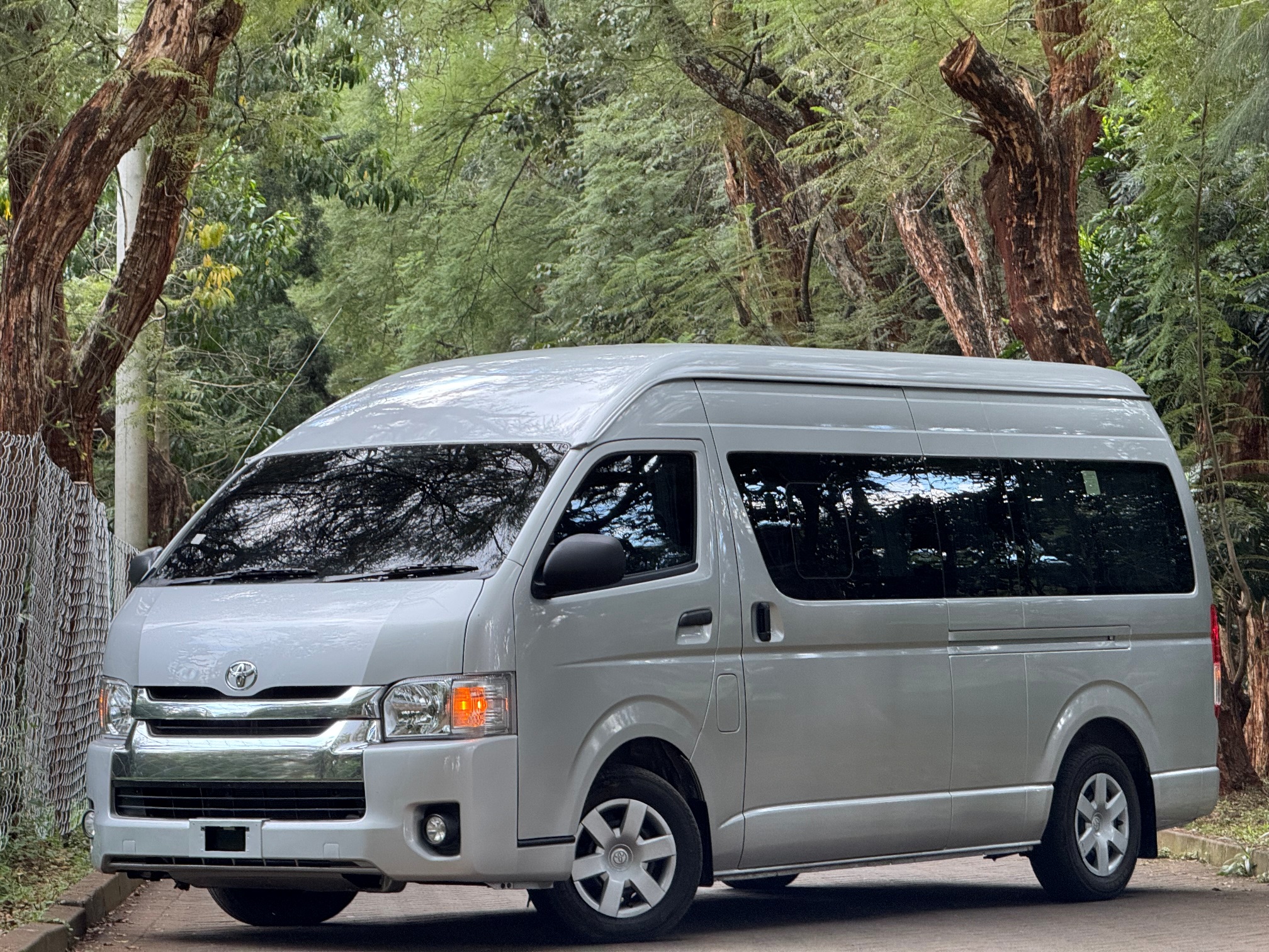 TOYOTA HIACE 9L