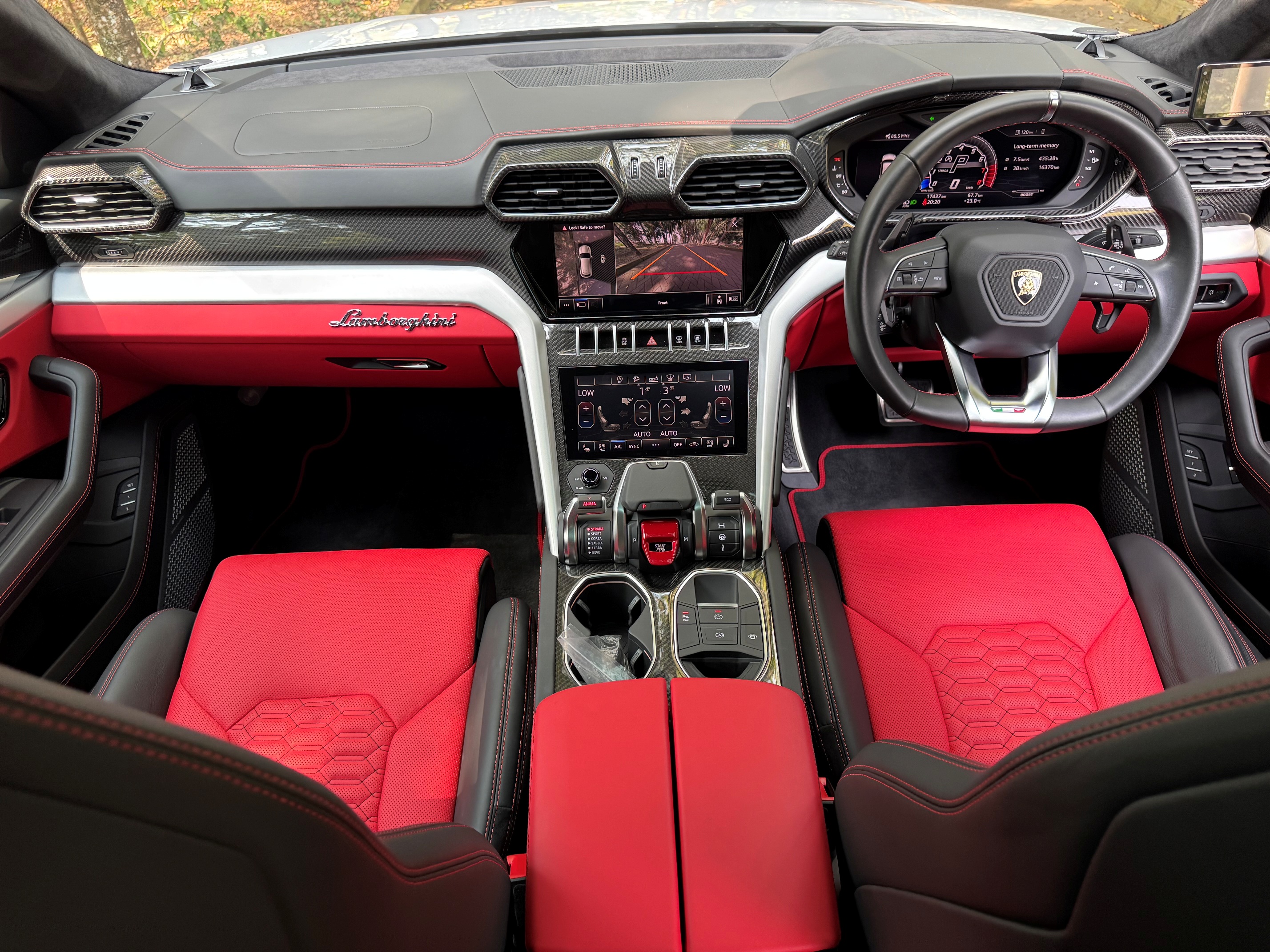 2020 LAMBOGHINI URUS