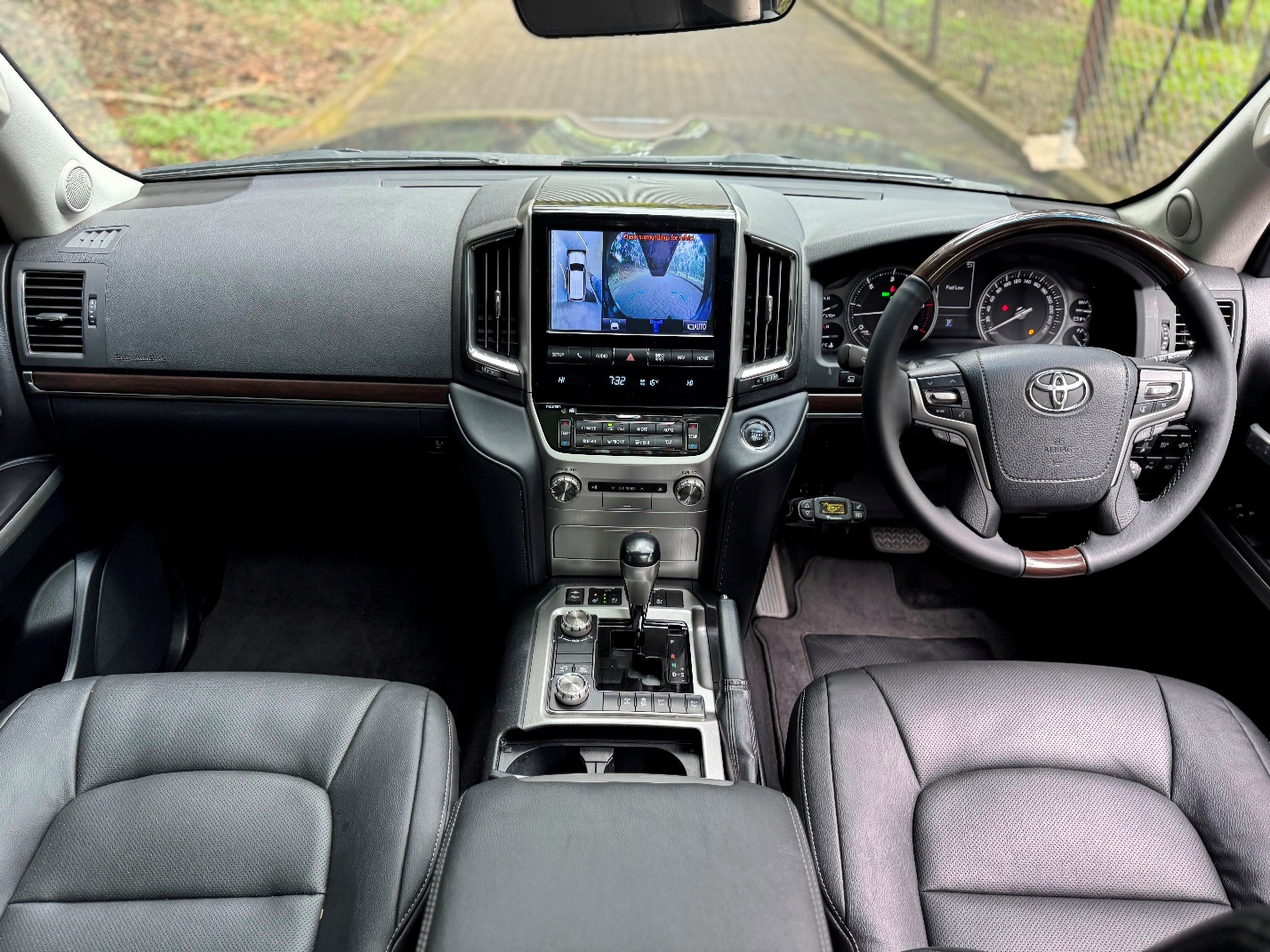 TOYOTA LANDCRUISER SAHARA