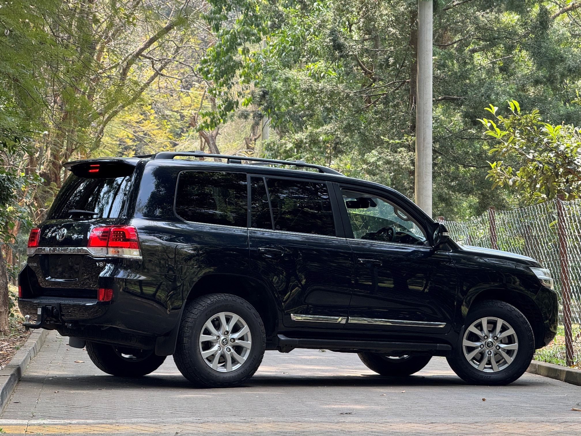 TOYOTA LANDCRIUSER V8 SAHARA