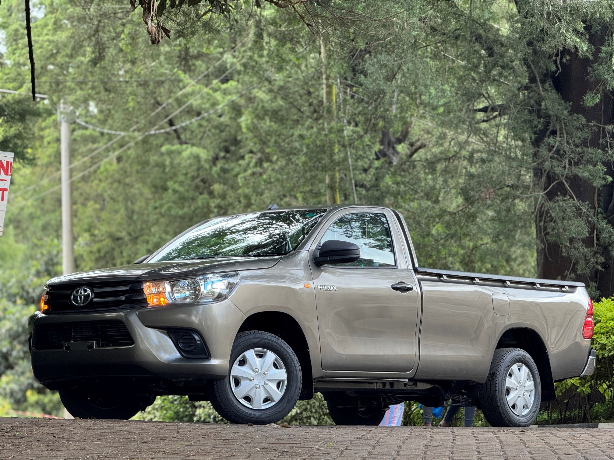 TOYOTA HILUX SINGLE CAB