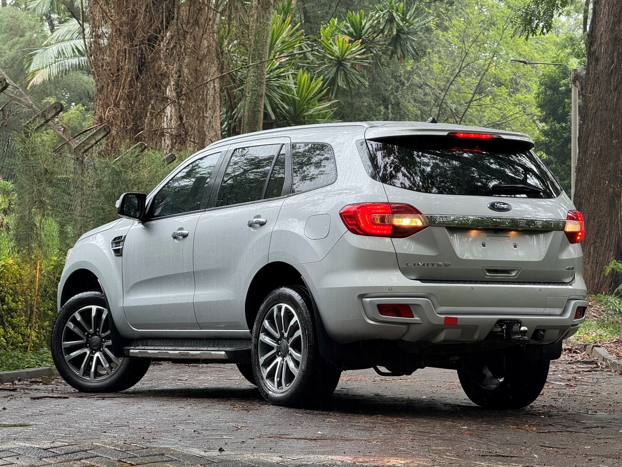 FORD EVEREST