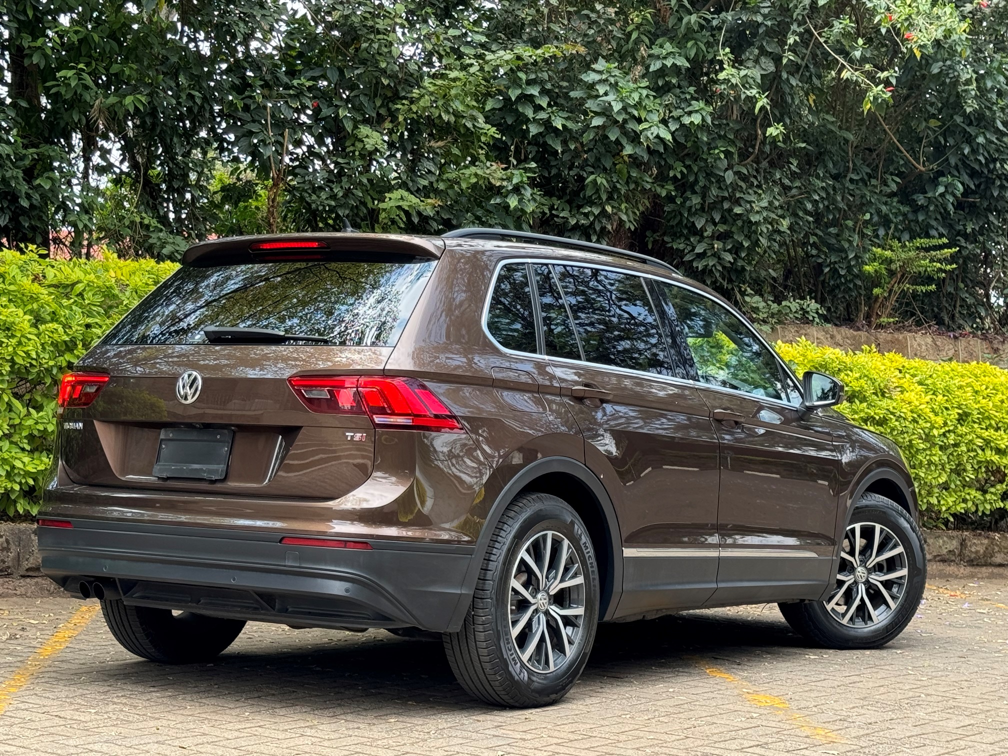 VOLKWAGEN TIGUAN