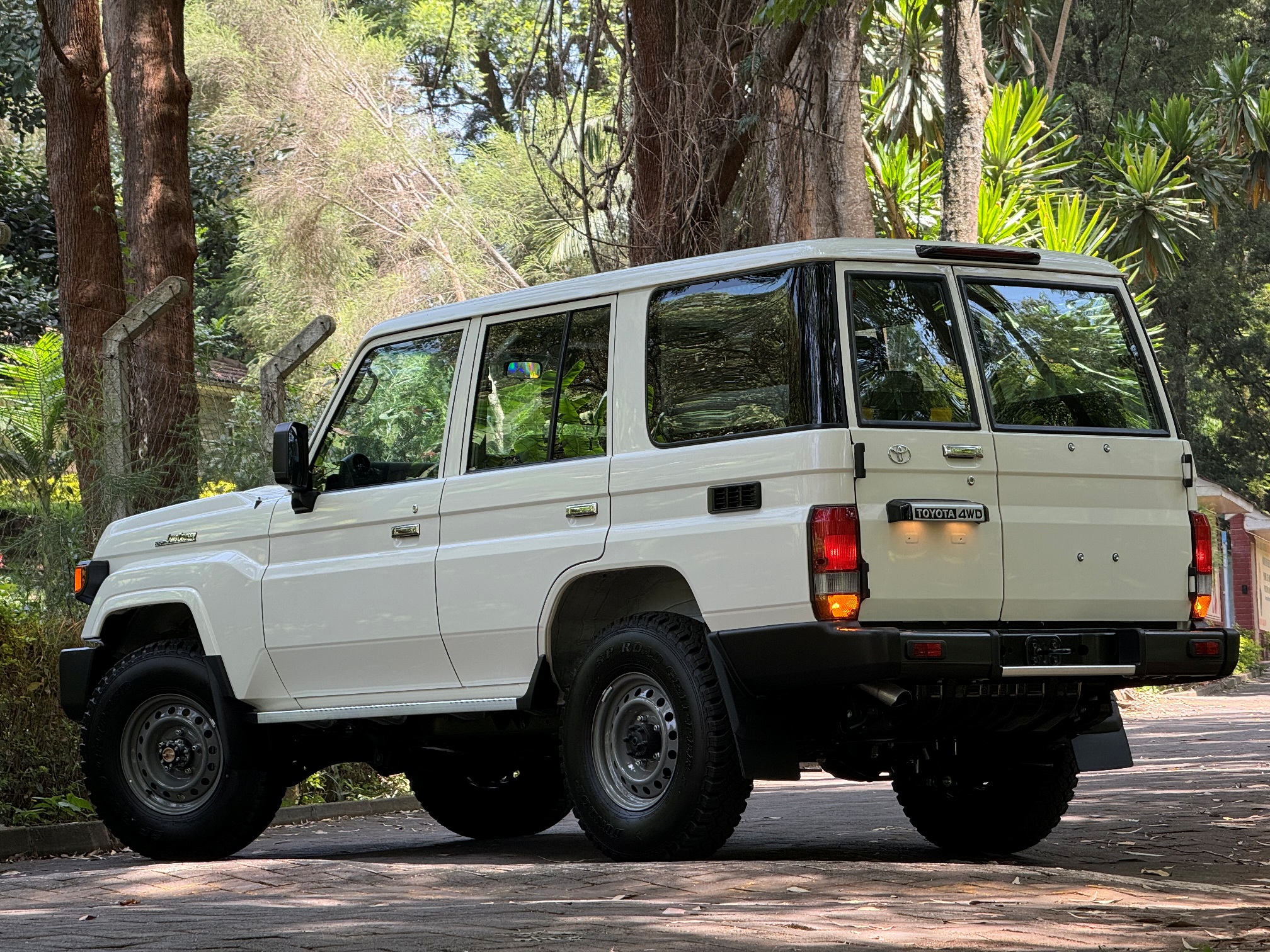 BRAND NEW TOYOTA LANDCRUISER 76 SERIES