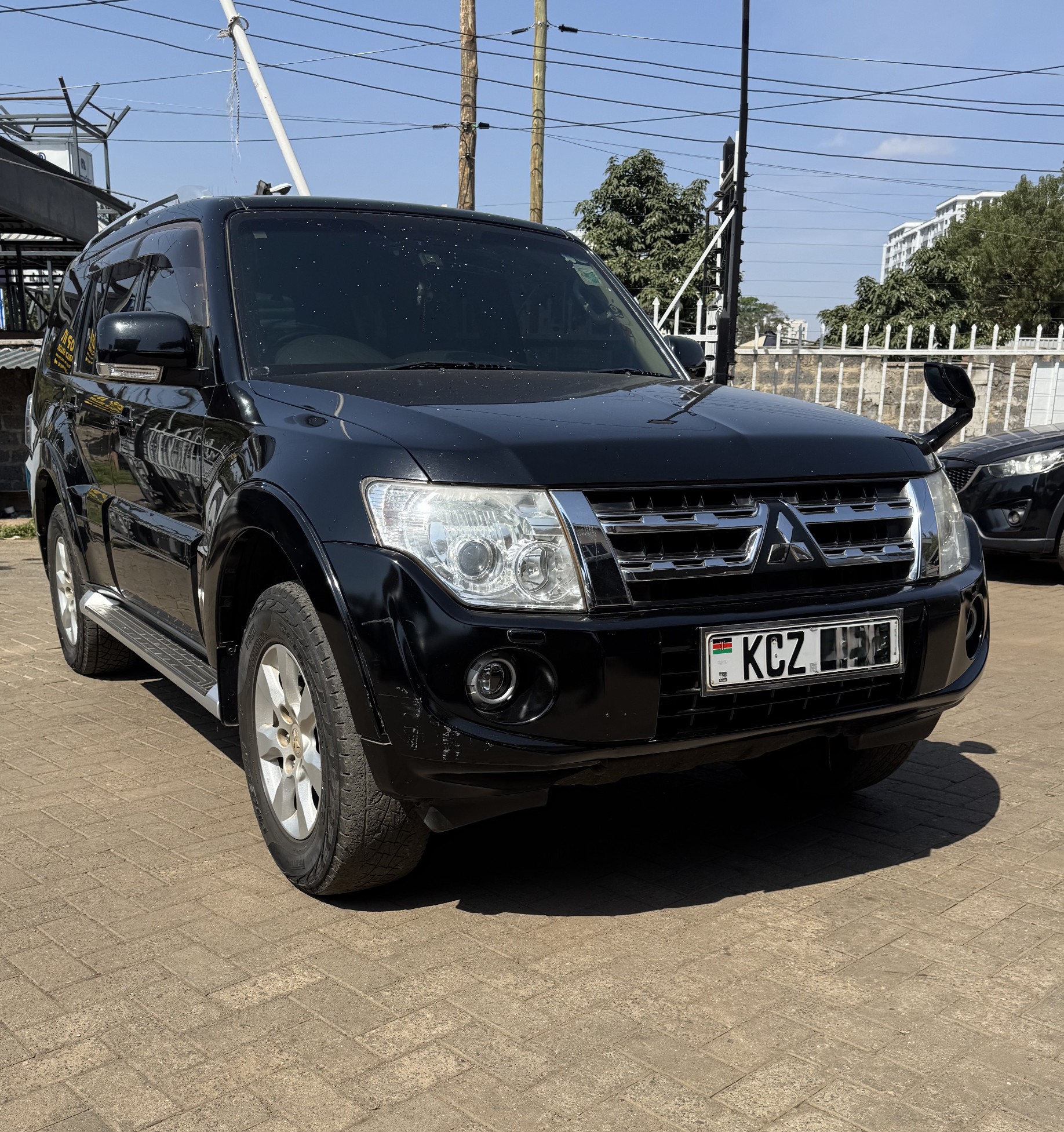 MITSUBISHI PAJERO