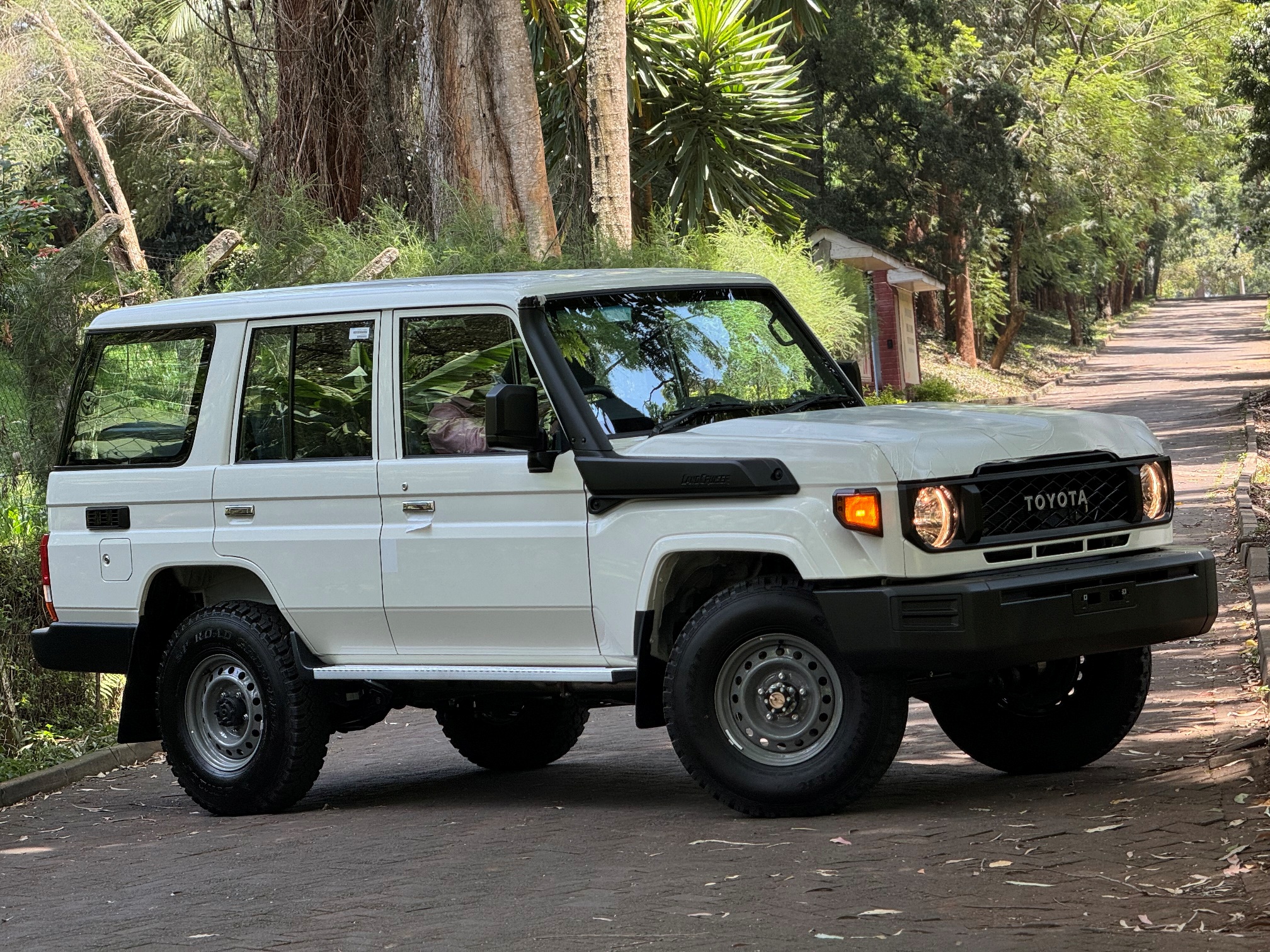 BRAND NEW TOYOTA LANDCRUISER 76 SERIES