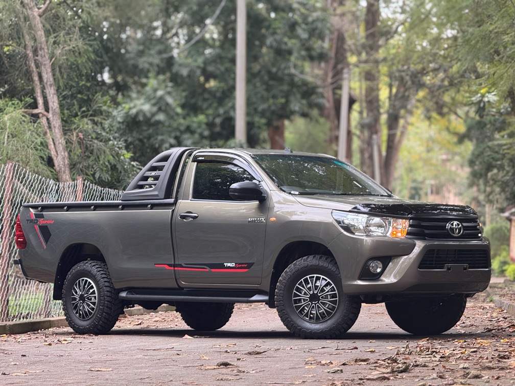 TOYOTA HILUX HIGH RIDER