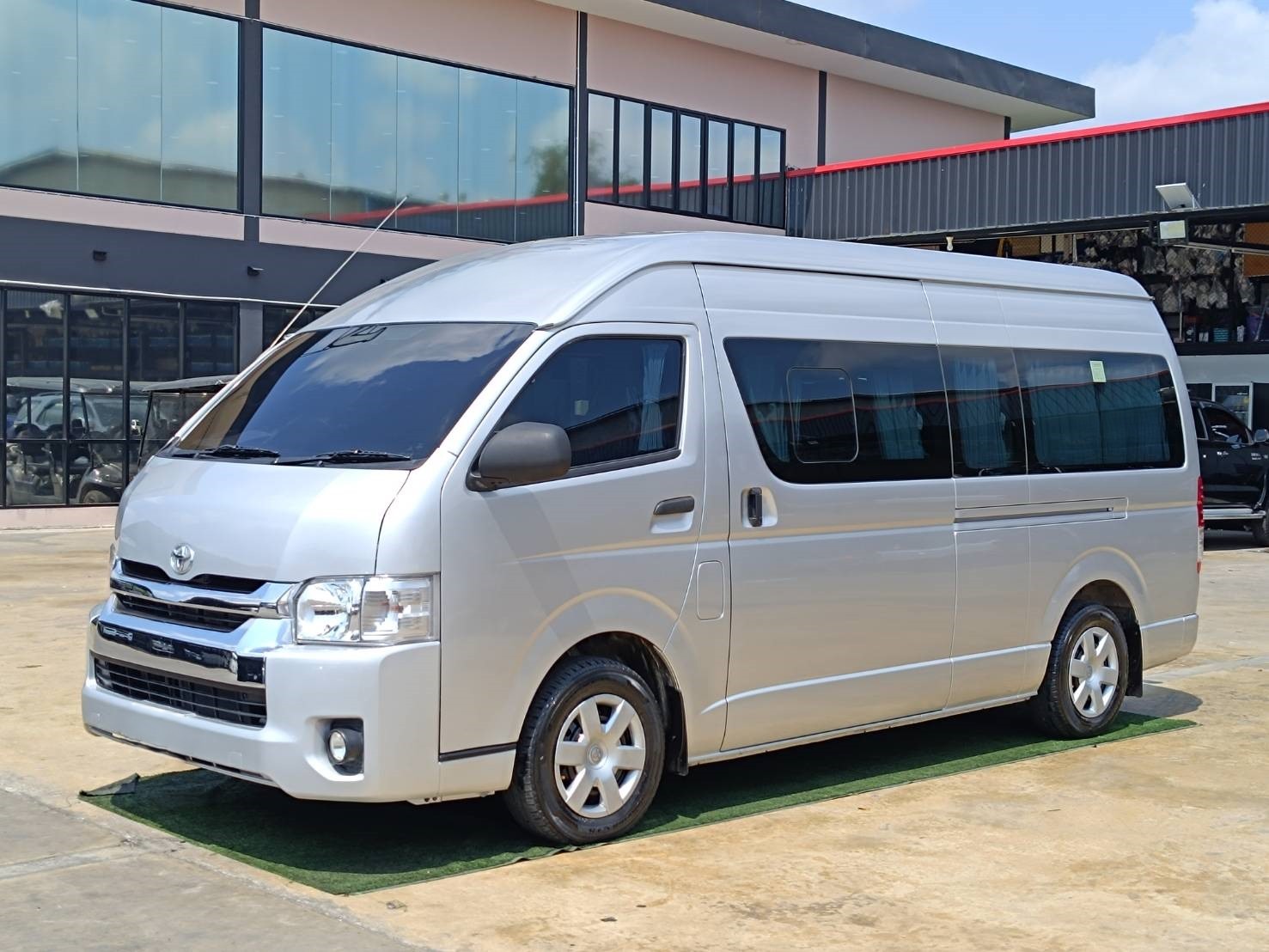 TOYOTA HIACE 9L HIGH ROOF