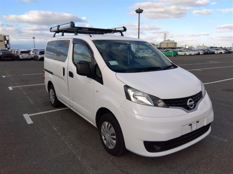 NISSAN NV200