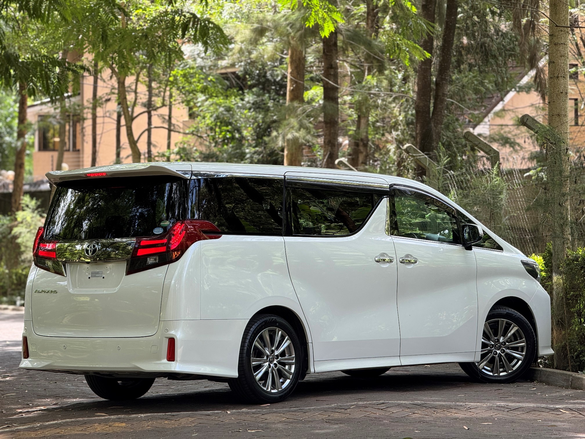 TOYOTA ALPHARD