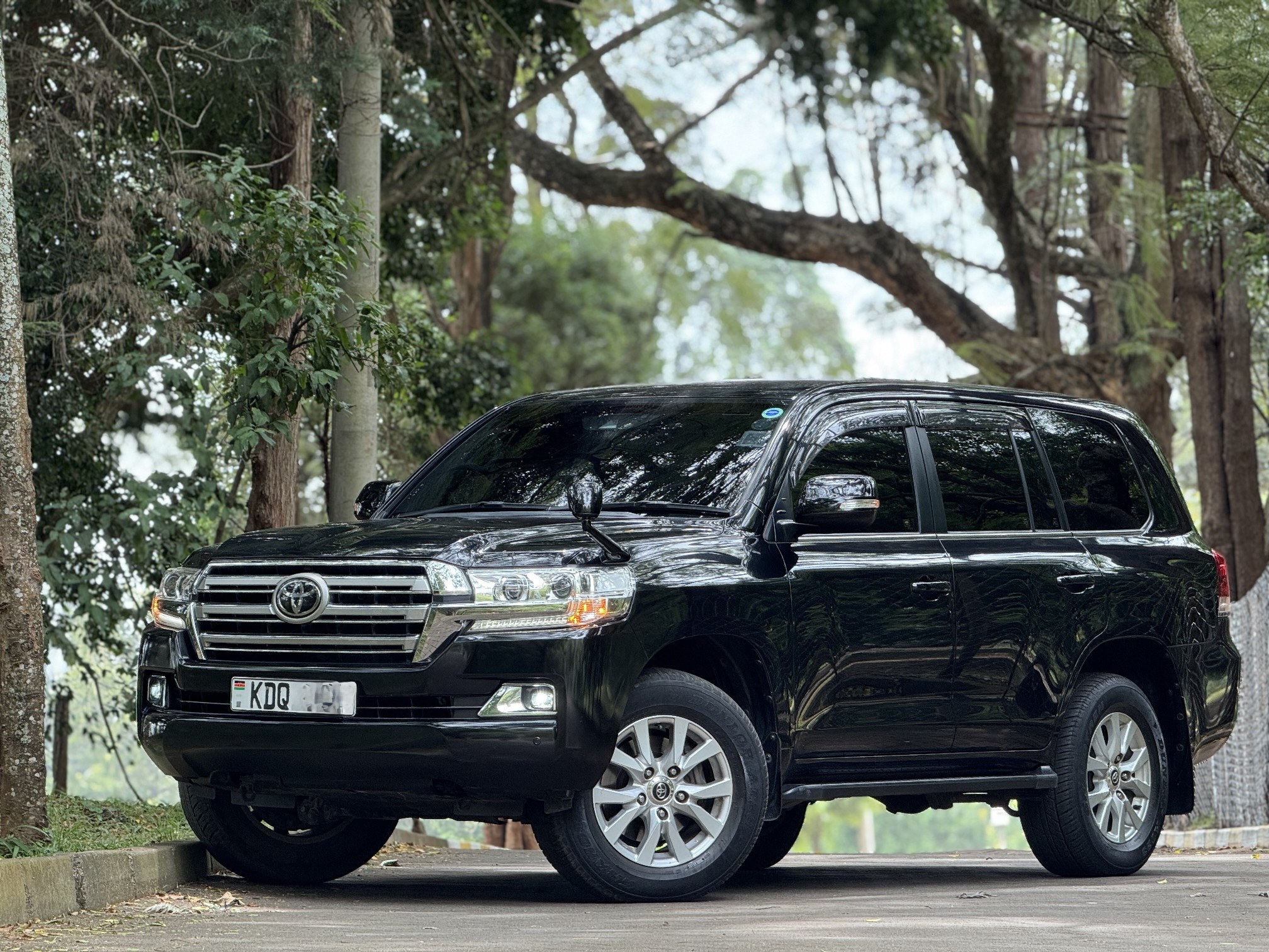 TOYOTA LANDCRUISER V8 ZX