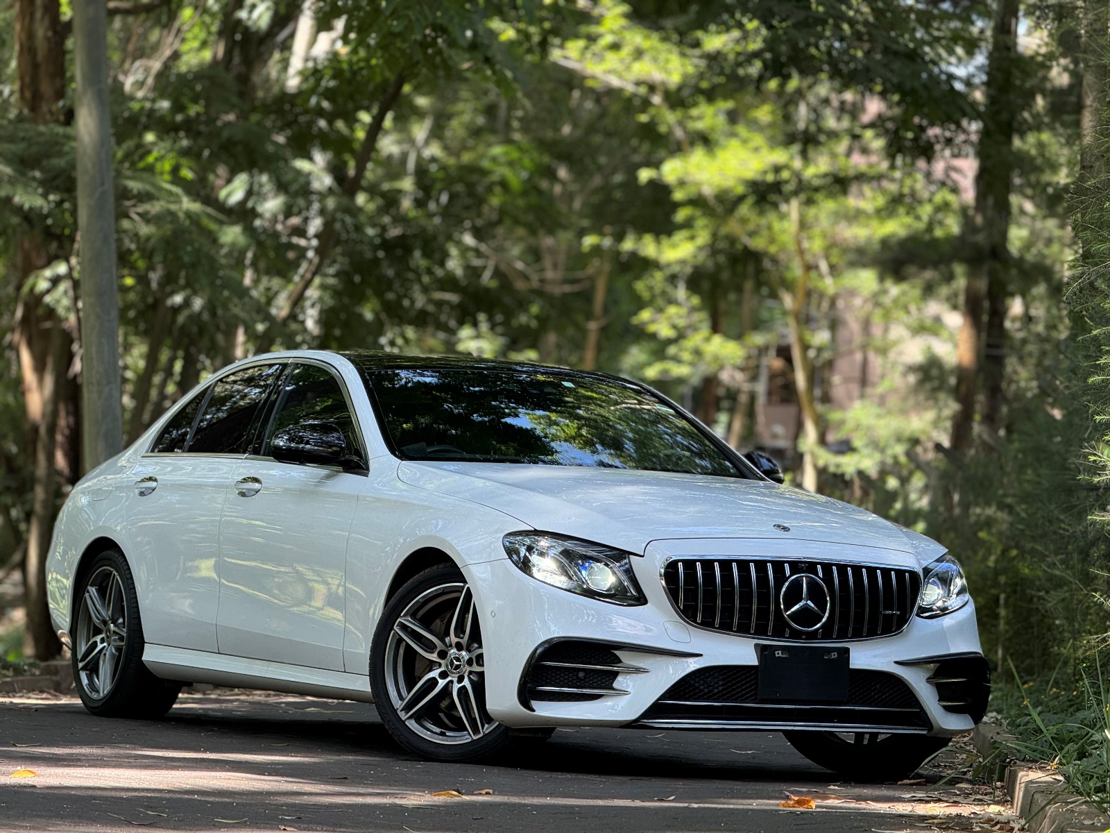 MERCEDES BENZ E200