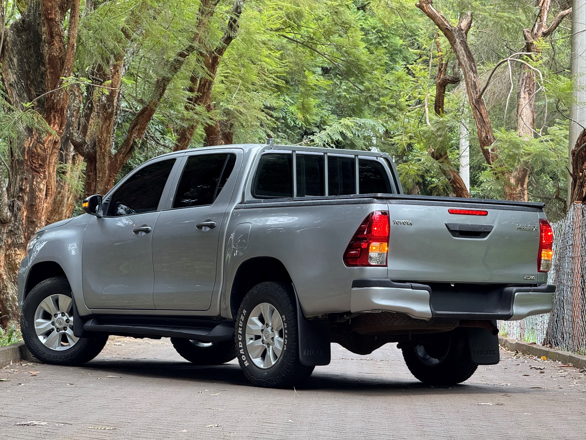 TOYOTA HILUX MANUAL