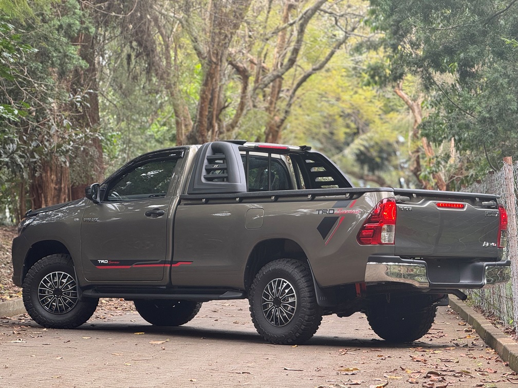 TOYOTA HILUX HIGH RIDER