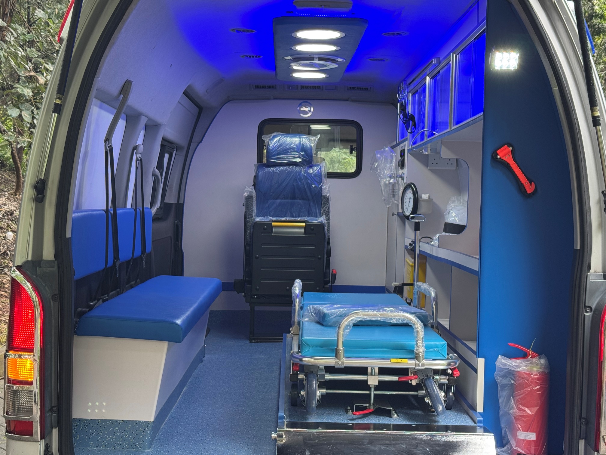 TOYOTA HIACE GL-AMBULANCE VAN